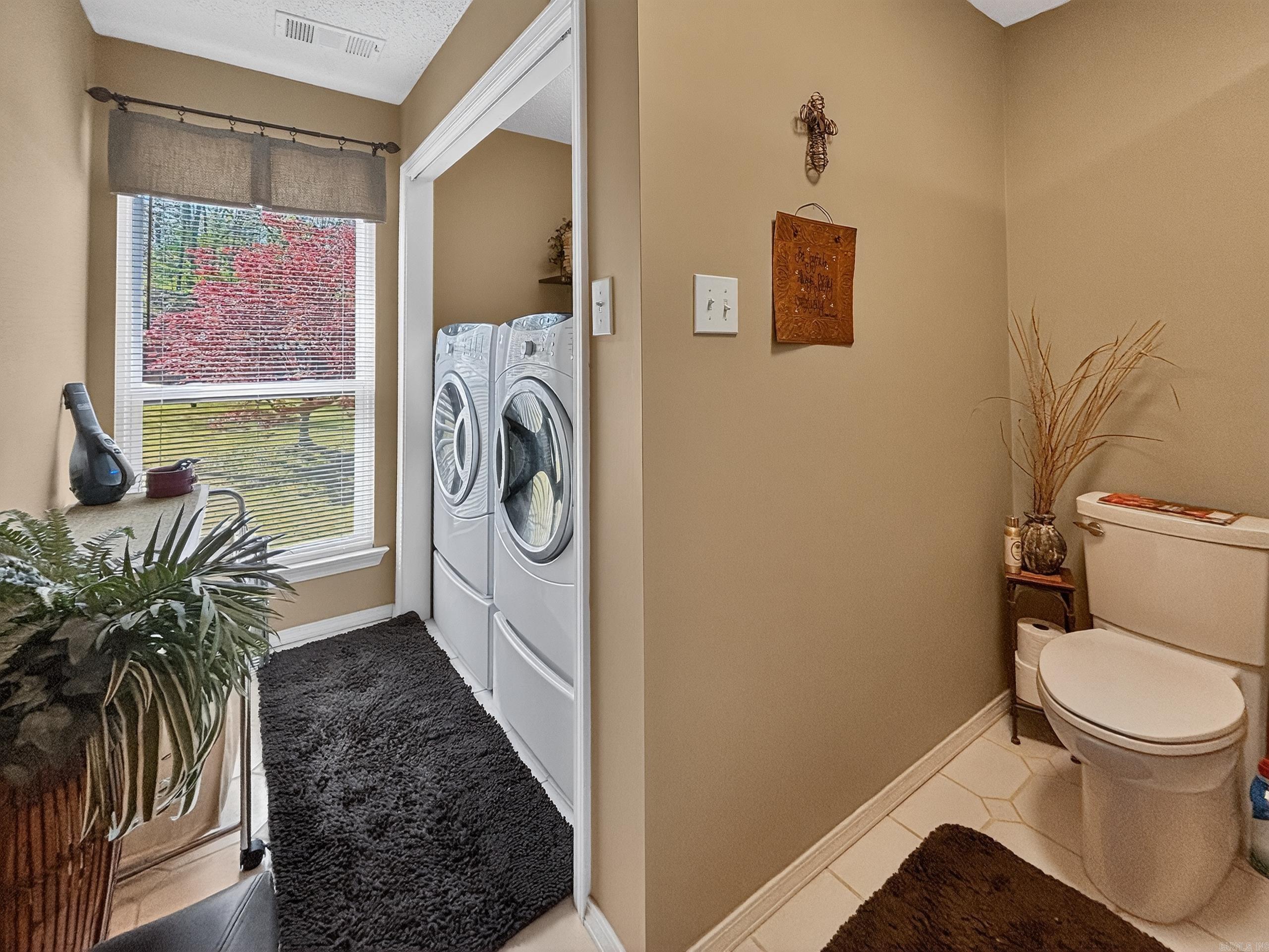 ARKRIDGE LAKE ESTATES - Residential