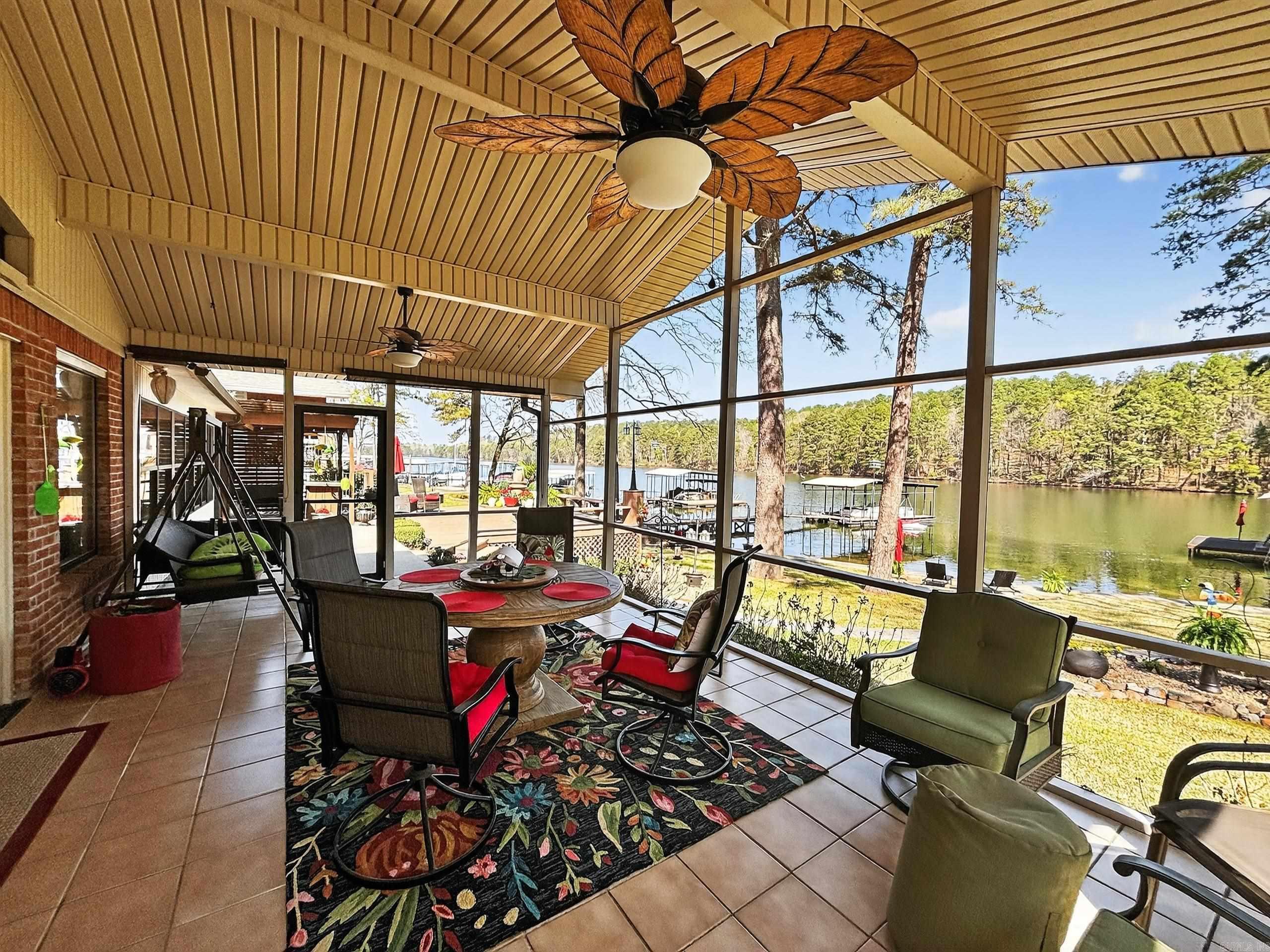 ARKRIDGE LAKE ESTATES - Residential