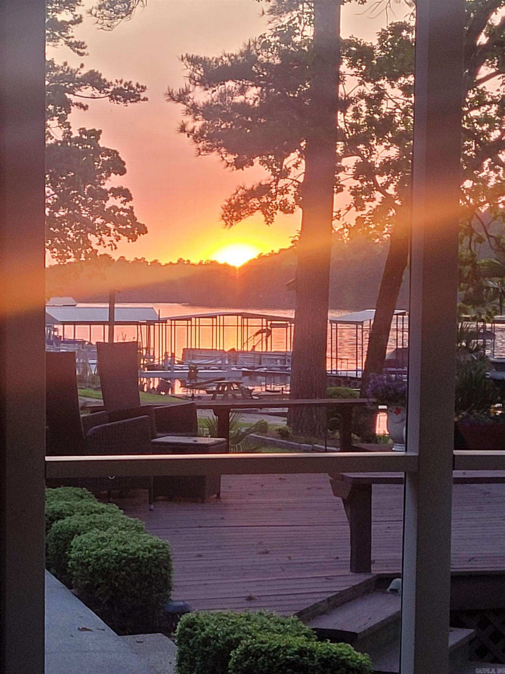 ARKRIDGE LAKE ESTATES - Residential