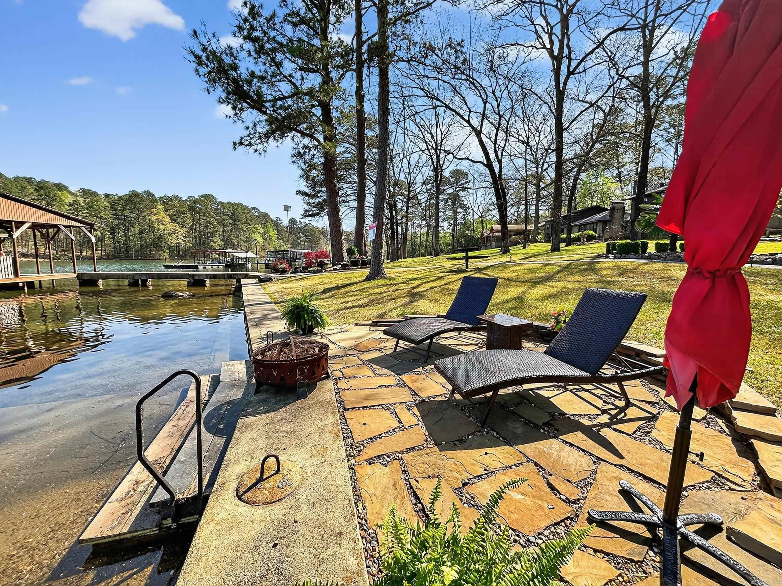 ARKRIDGE LAKE ESTATES - Residential