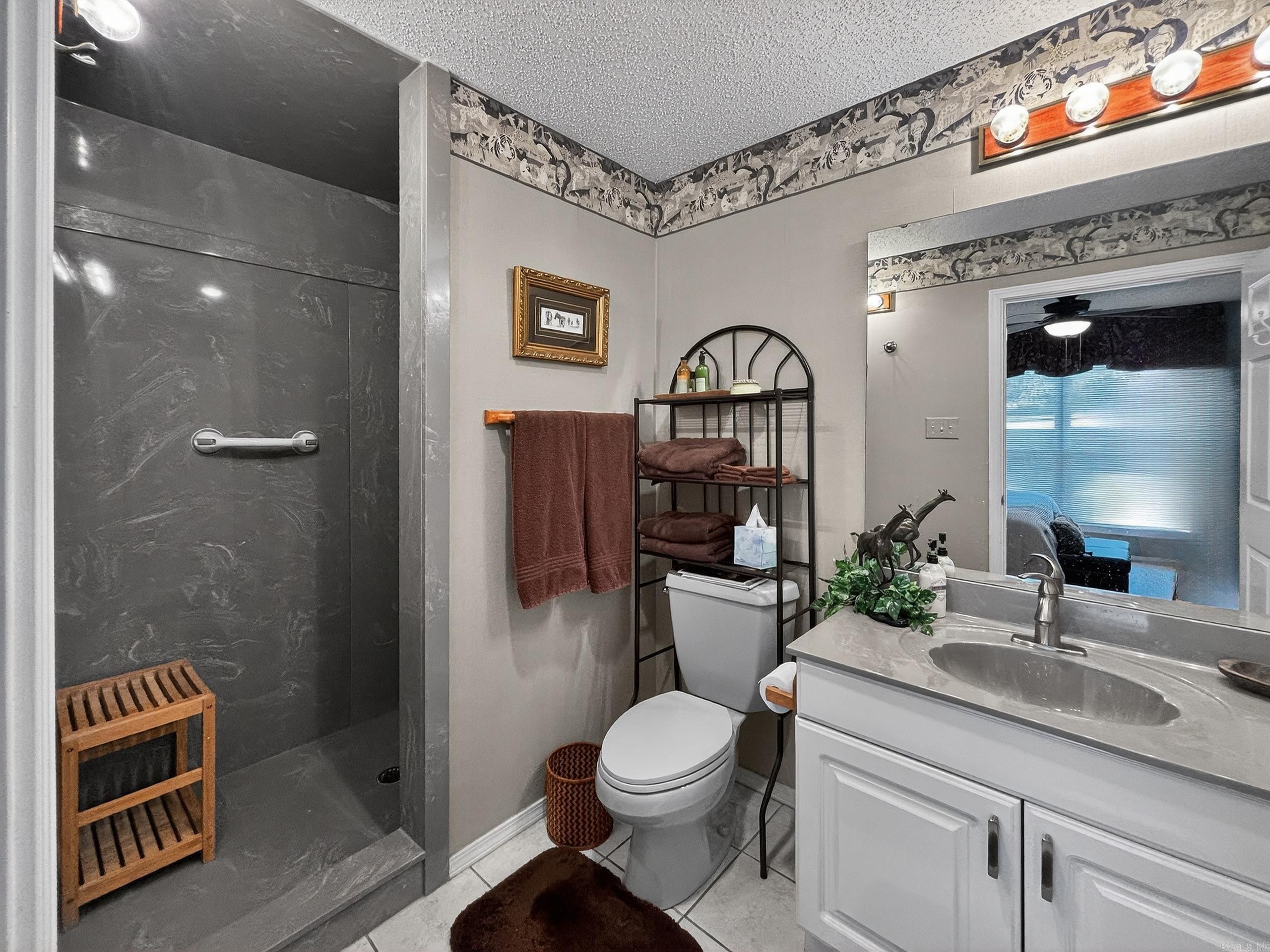 ARKRIDGE LAKE ESTATES - Residential