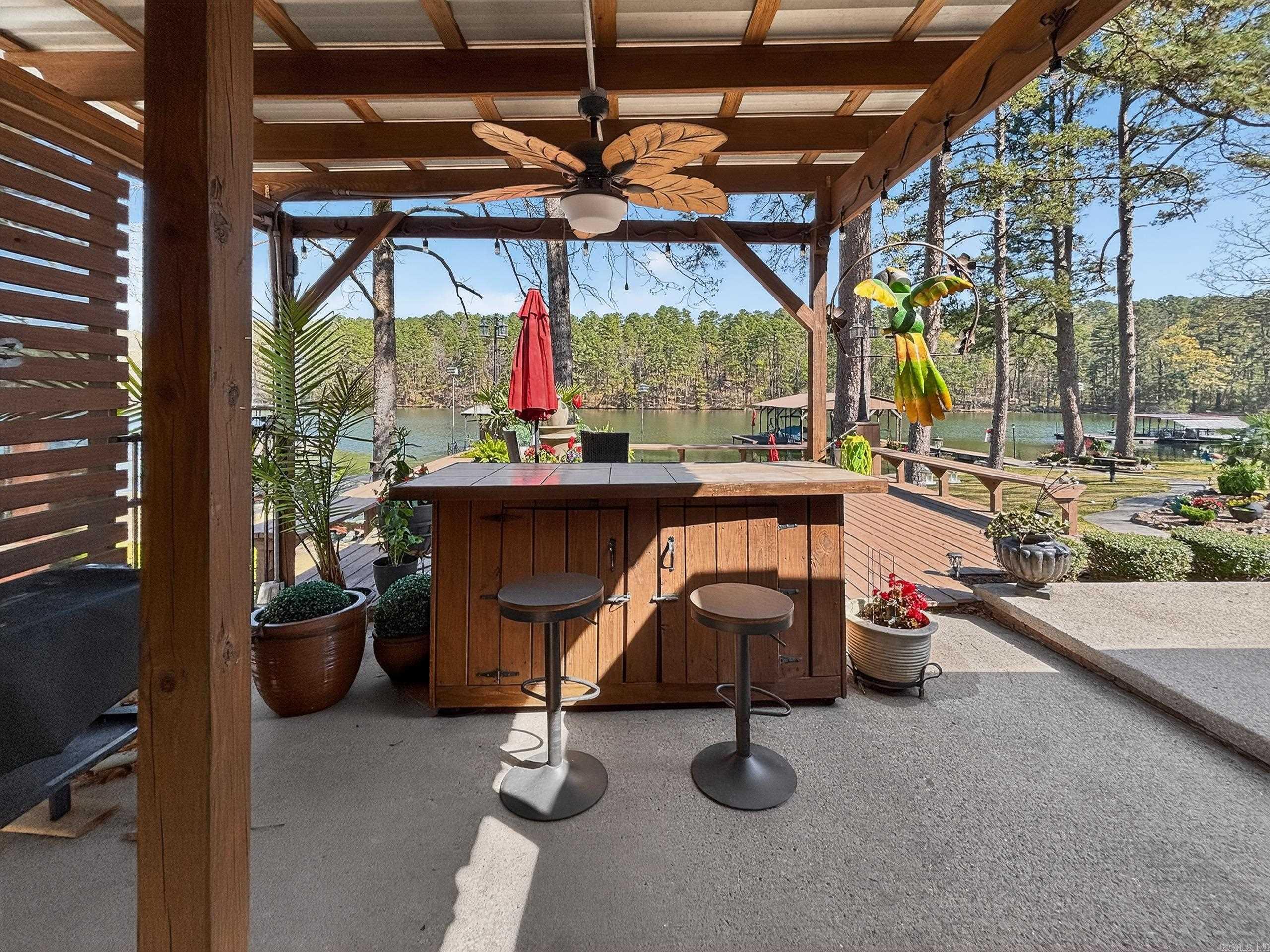 ARKRIDGE LAKE ESTATES - Residential