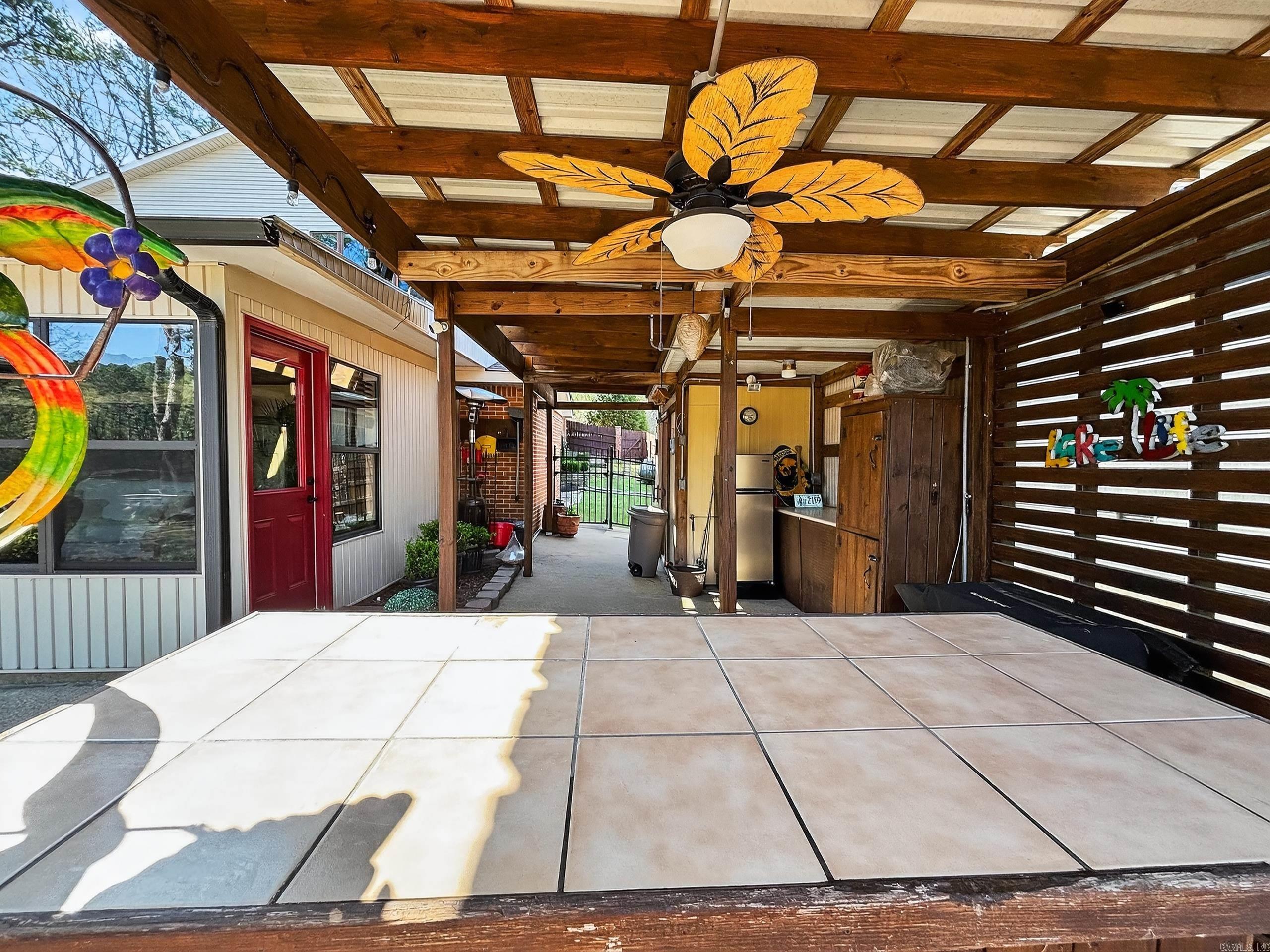 ARKRIDGE LAKE ESTATES - Residential