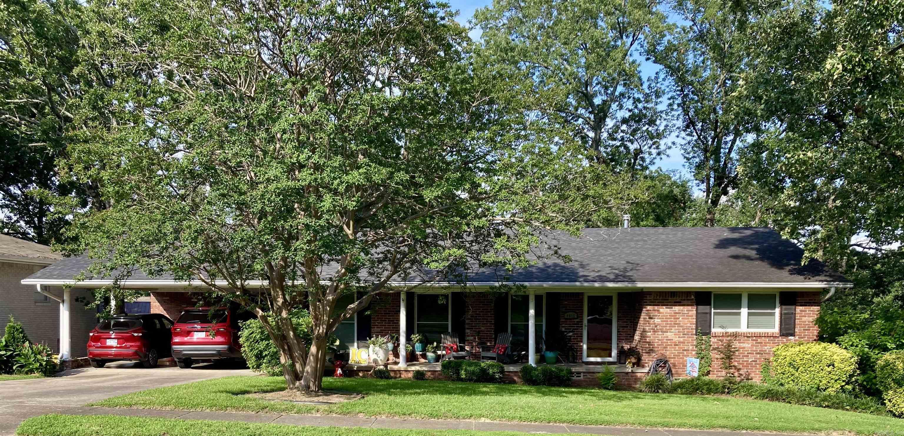 Conveniently located in the heart of Lakewood, this versatile, open floorplan home offers five bedrooms and a place fore everyone in the family! Wide open, main level den/ family room, dining and kitchen areas. Tiled kitchen w/ updated cabinetry, counters, and appliances. Large, main level master features two closets and remodeled bath. Spacious, tiled, hall bath. Downstairs living, two additional bedrooms, and full bath. Bright colors through out. Shop/ storage room. Screened porch off main level, plus large, landscaped patio area off downstairs living. Architectural shingled roof, lots of vinyl windows, and more. Large, privacy fenced backyard Short distance to the Old Mill, the old swimming lake, and ball fields. *PLEASE SEE AGENT REMARKS!*