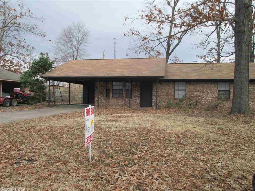 NEW PAINT AND FLOORING - NEW APPLIANCES, REMODELED IN 2014. LIKE NEW - MOVE-IN READY. COVERED PATIO.