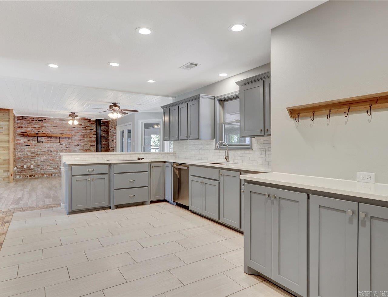 PARKWAY VILLAGE - Residential