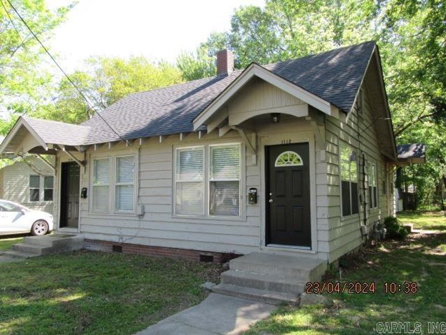 Charming 1 bedroom 1 bath duplex unit, laminate floors throughout, neutral gray tone paint, original clawfoot tub in bathroom, gas range/oven and refrigerator provided along with a stackable washer & dryer, mini-split heating & air, 2 inch blinds throughout, walk to downtown Conway or Conway Junior High. No Pets.***PLEASE NOTE WE DO NOT ADVERTISE ON CRAIGSLIST OR FACEBOOK MARKETPLACE. ANY LISTING OF OURS SEEN IS A SCAM!!!***