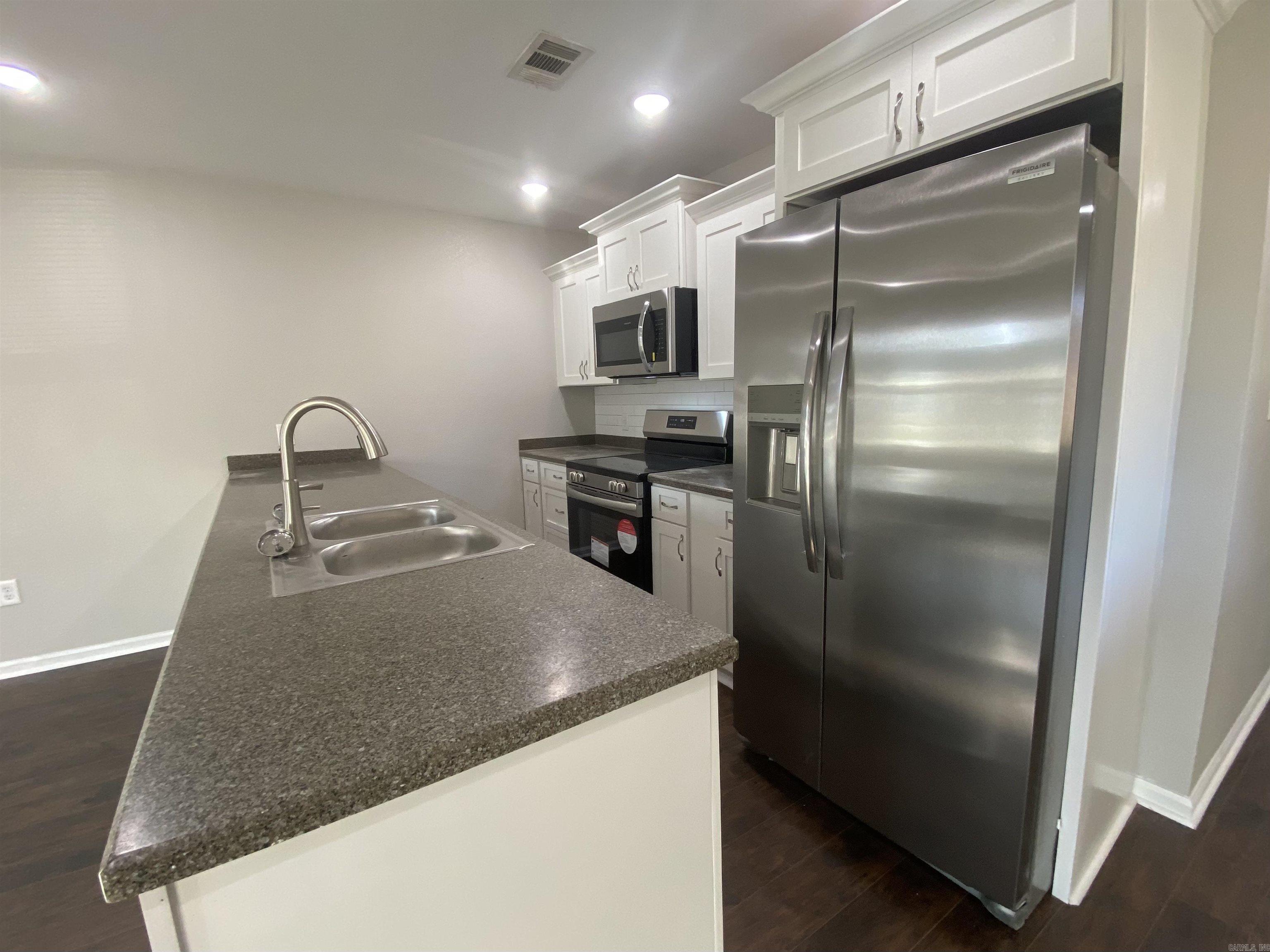 SULLIVAN ACRES - Residential