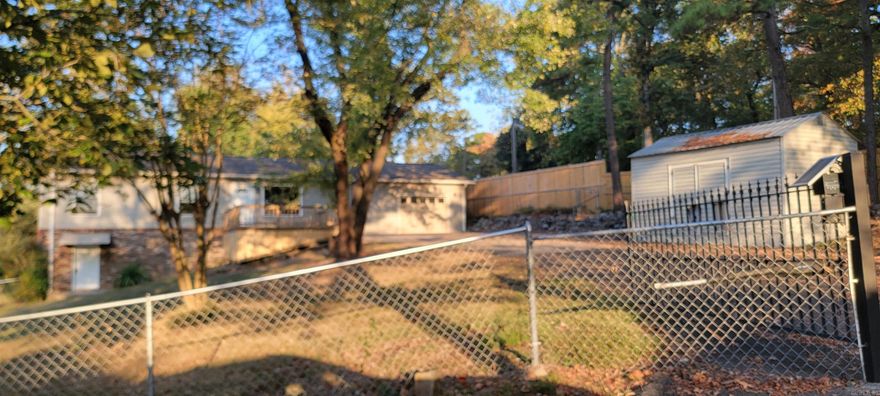 TWO 3 BEDROOM UNITS RECENTLY UPDATED AND READY TO MOVE IN. 2 KITCHENS - 2 LAUNDRY ROOMS - BOTH UNITS WALK IN LEVEL. OWNER HAS  THEM MOVE IN READY. THIS PROPERTY CAN BE RENTED AS 2 UNITS OR LET A TENANT MAKE YOUR PAYMENT FOR YOU AND LIVE IN EITHER UNIT. JUST UPDATED THROUGHOUT. REMAINING VACANT UNTIL SOLD. ALSO LISTED IN HSBOR AS RESIDENTIAL MLS#148423.  TO SHOW JUST CALL AN AGENT TODAY!