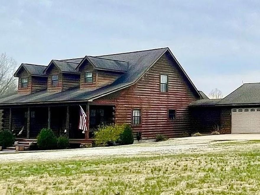 Spectacular Log Home for Sale in Sharp County, Arkansas on the beautiful Strawberry River! Located just a few miles from Smithville, Arkansas.