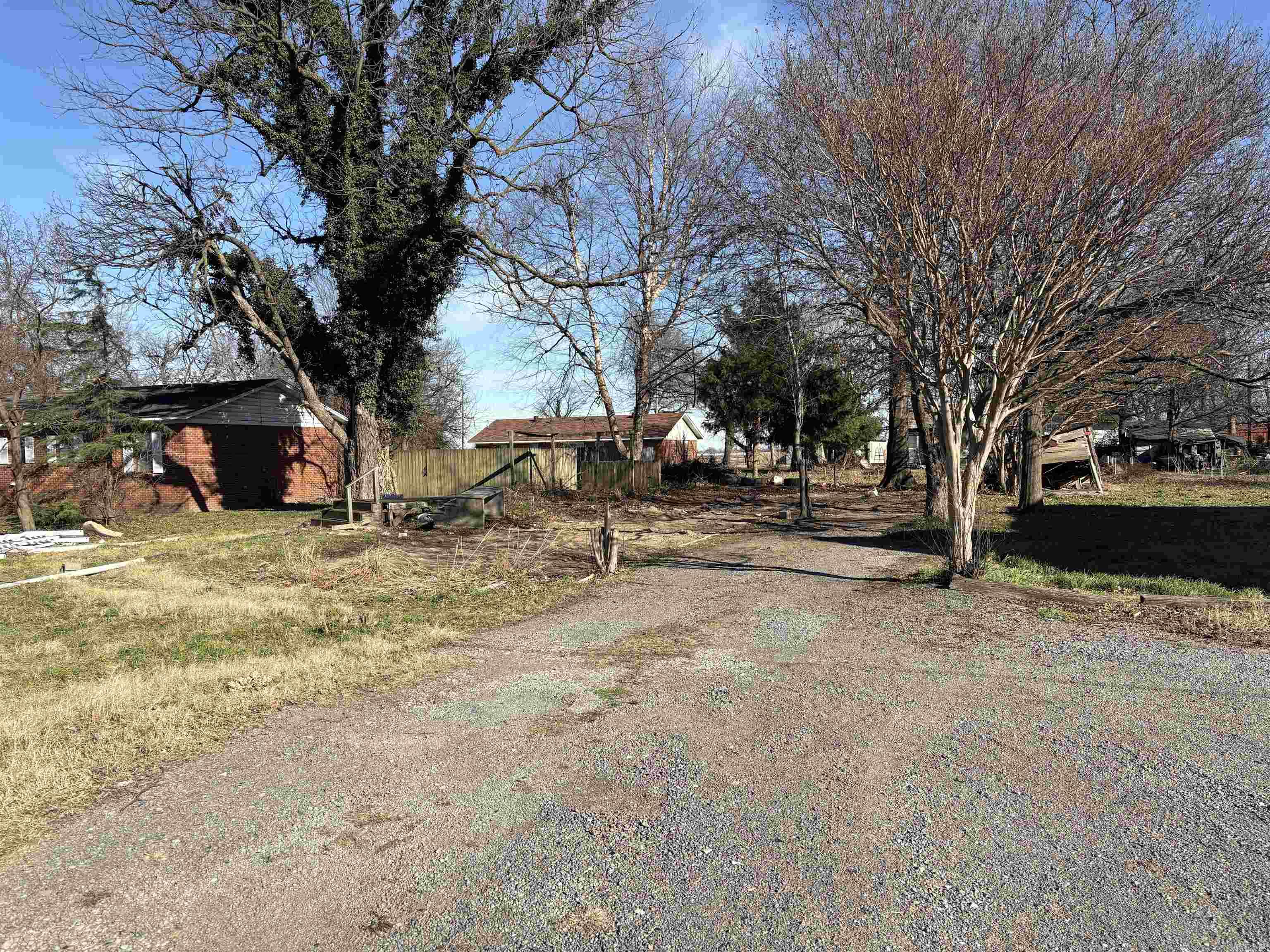 Cob & Le Survey - Land