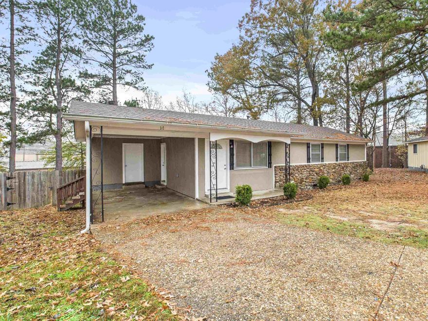 Beautifully updated home that is bright, clean and truly move in ready. Enjoy the fully fenced yard and great location! NEW paint, flooring 2025!  Updated fixtures, roof and so much more. Don't miss this great opportunity!