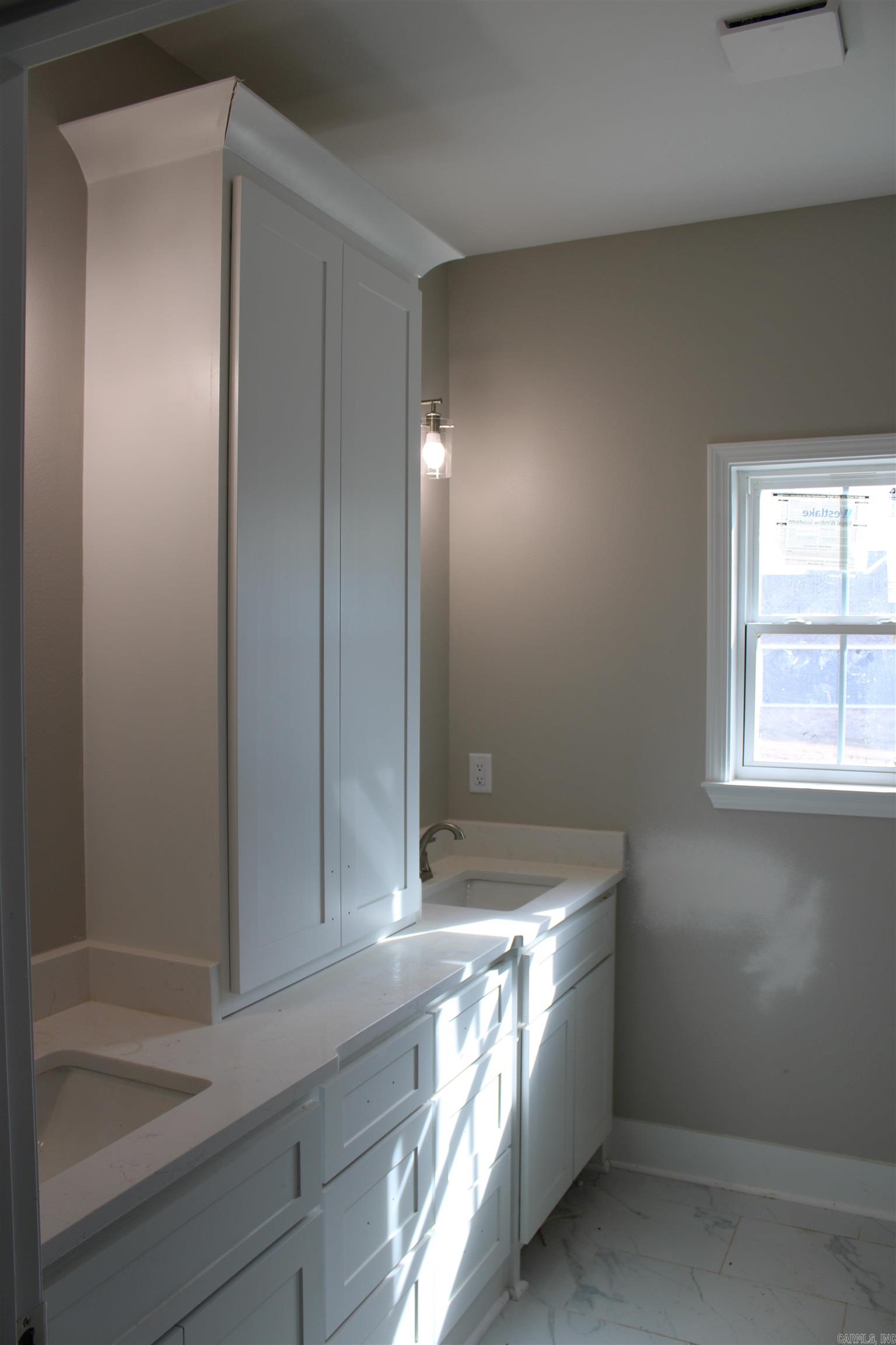 OAK TREE SOUTH - Residential