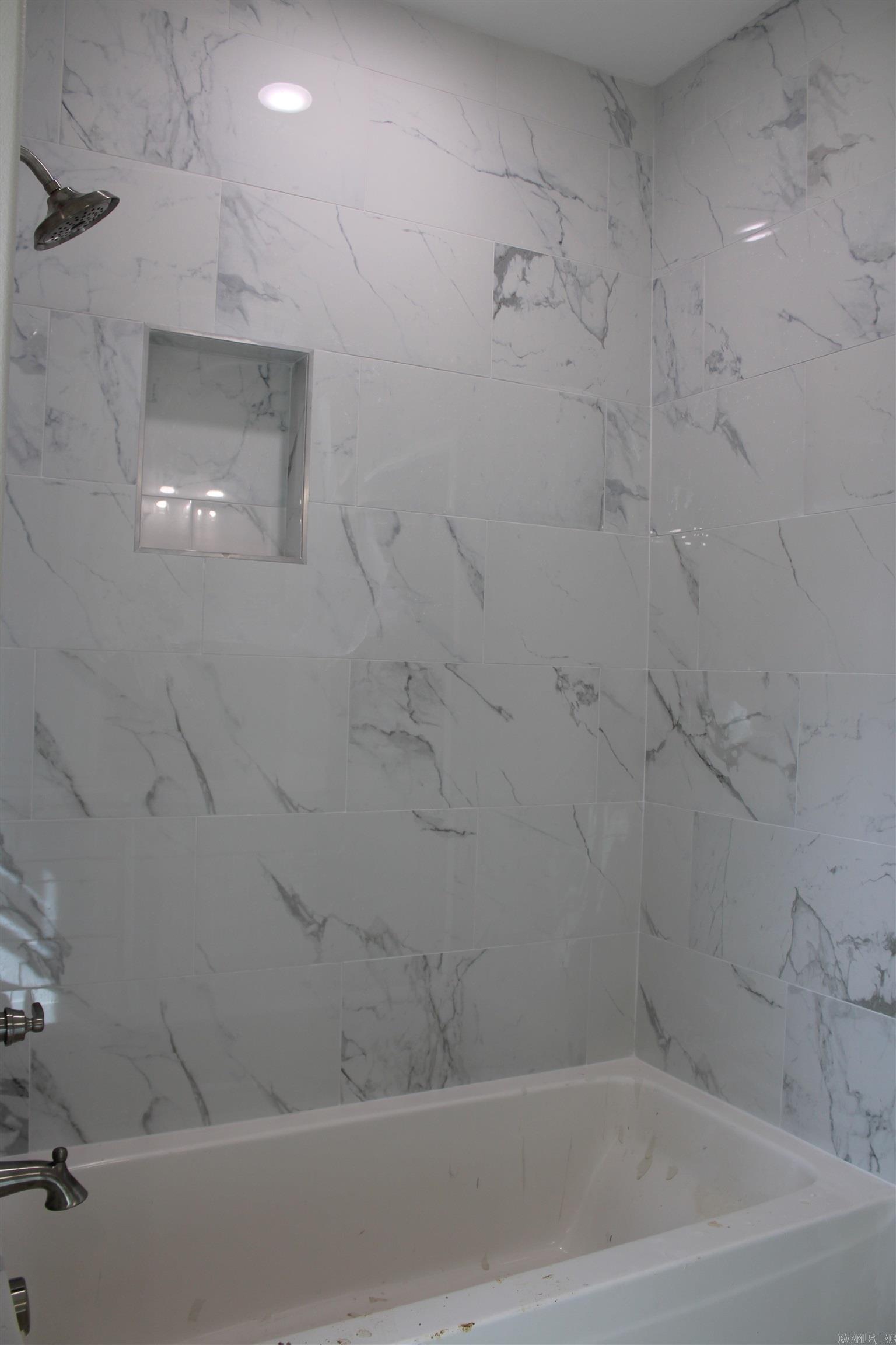 OAK TREE SOUTH - Residential