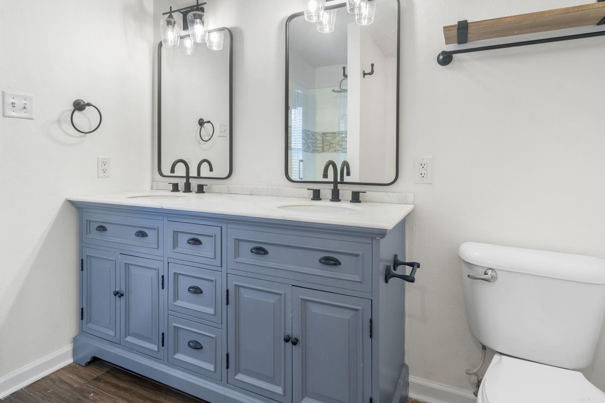 WESTHAMPTON - Residential