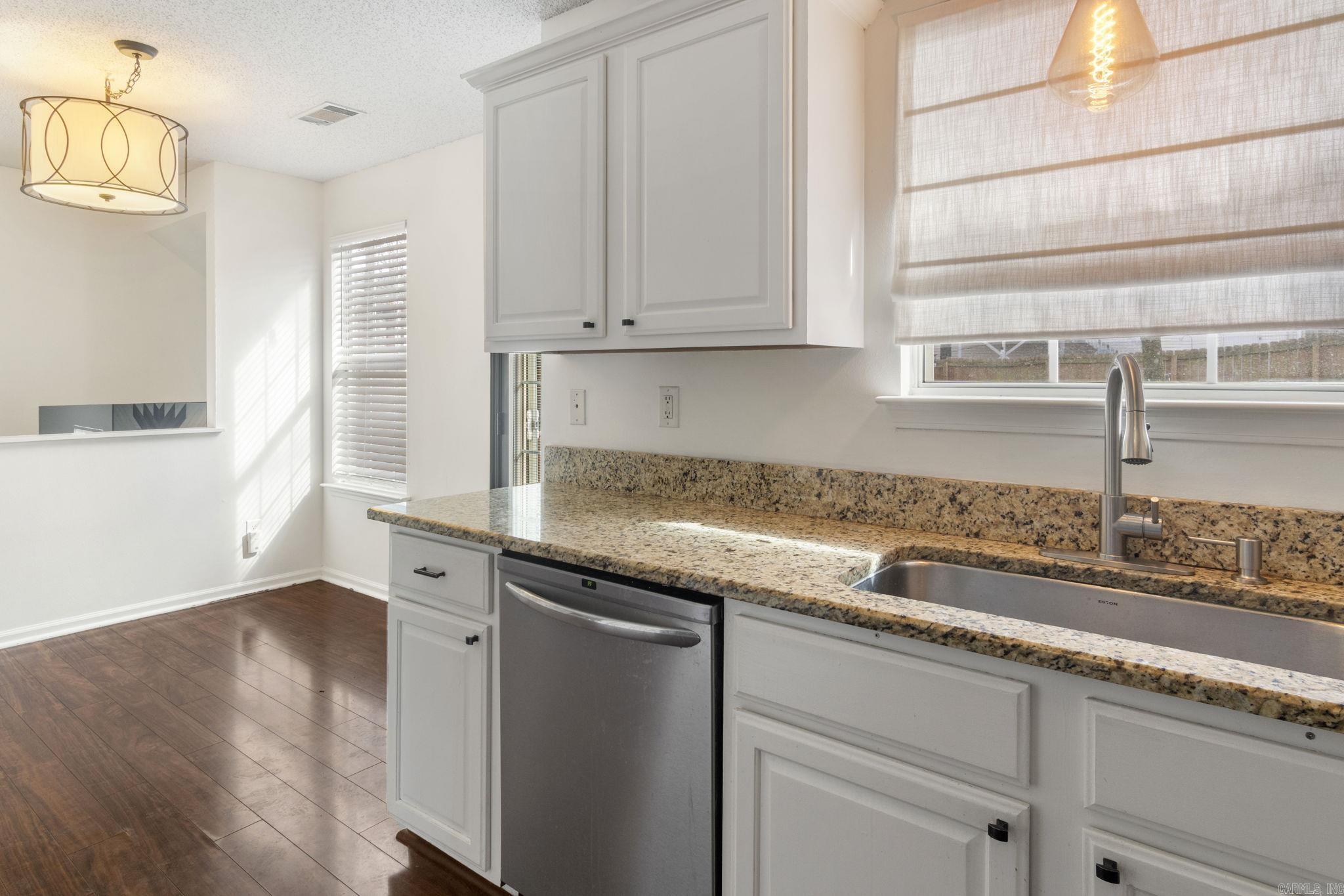 WESTHAMPTON - Residential