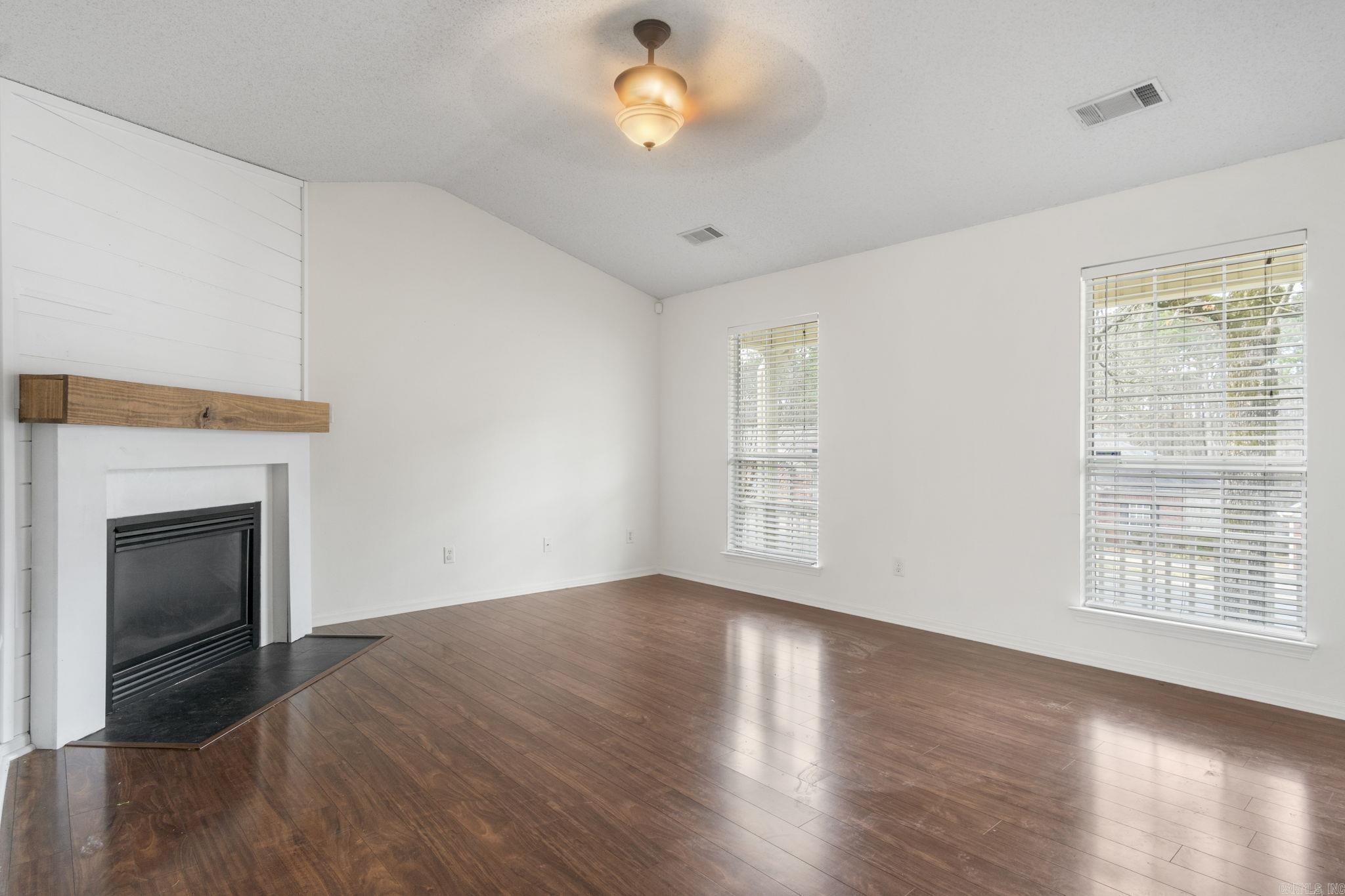 WESTHAMPTON - Residential