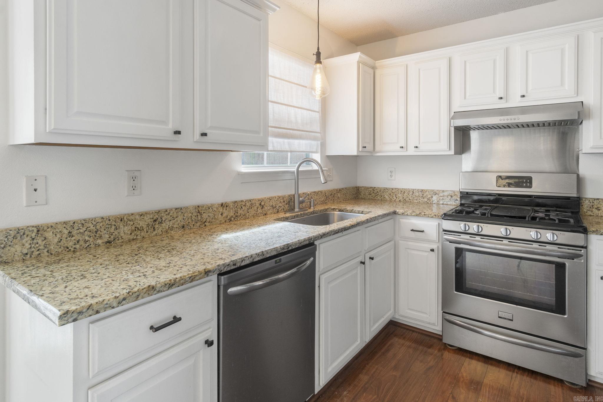 WESTHAMPTON - Residential