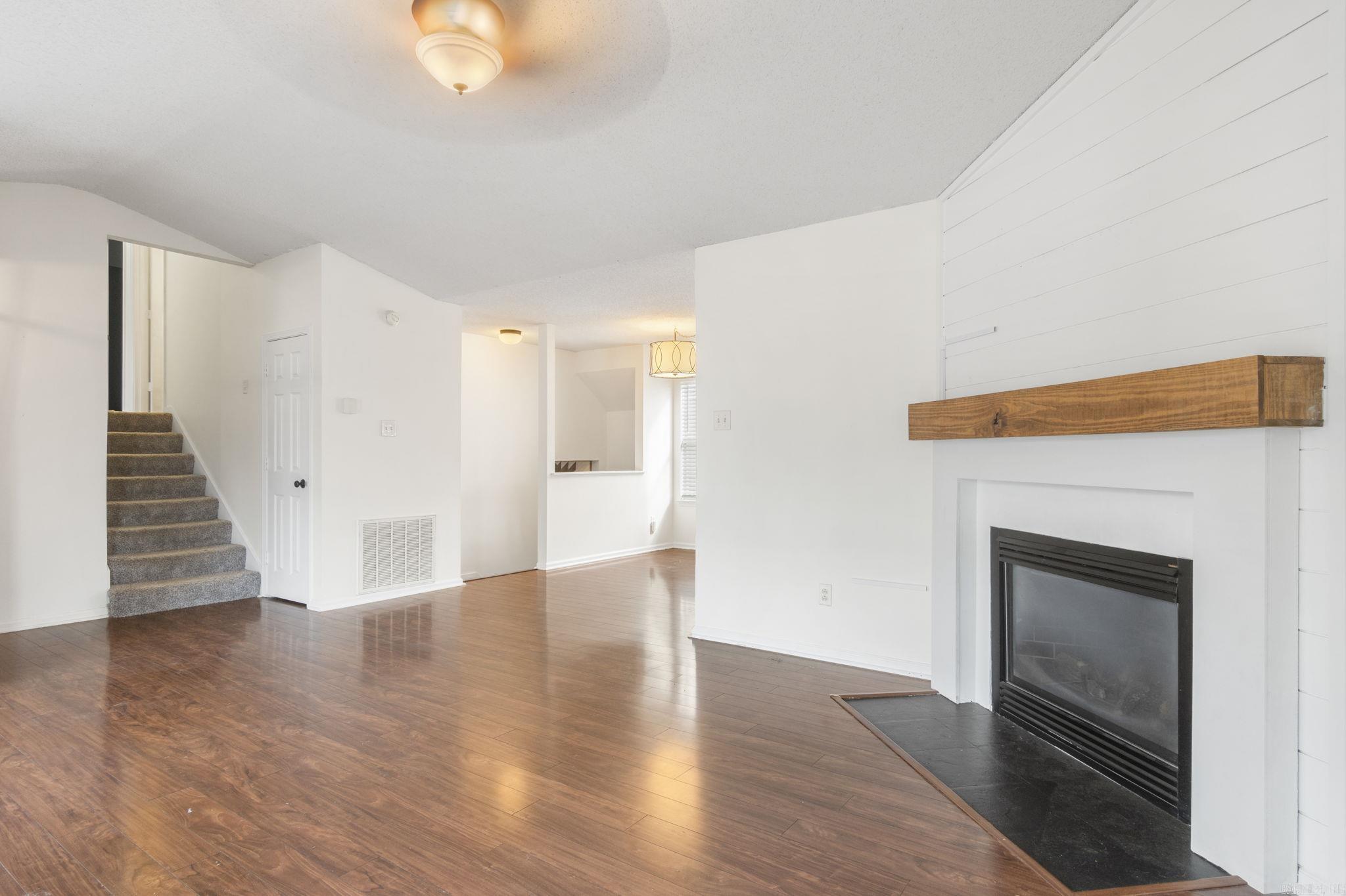 WESTHAMPTON - Residential