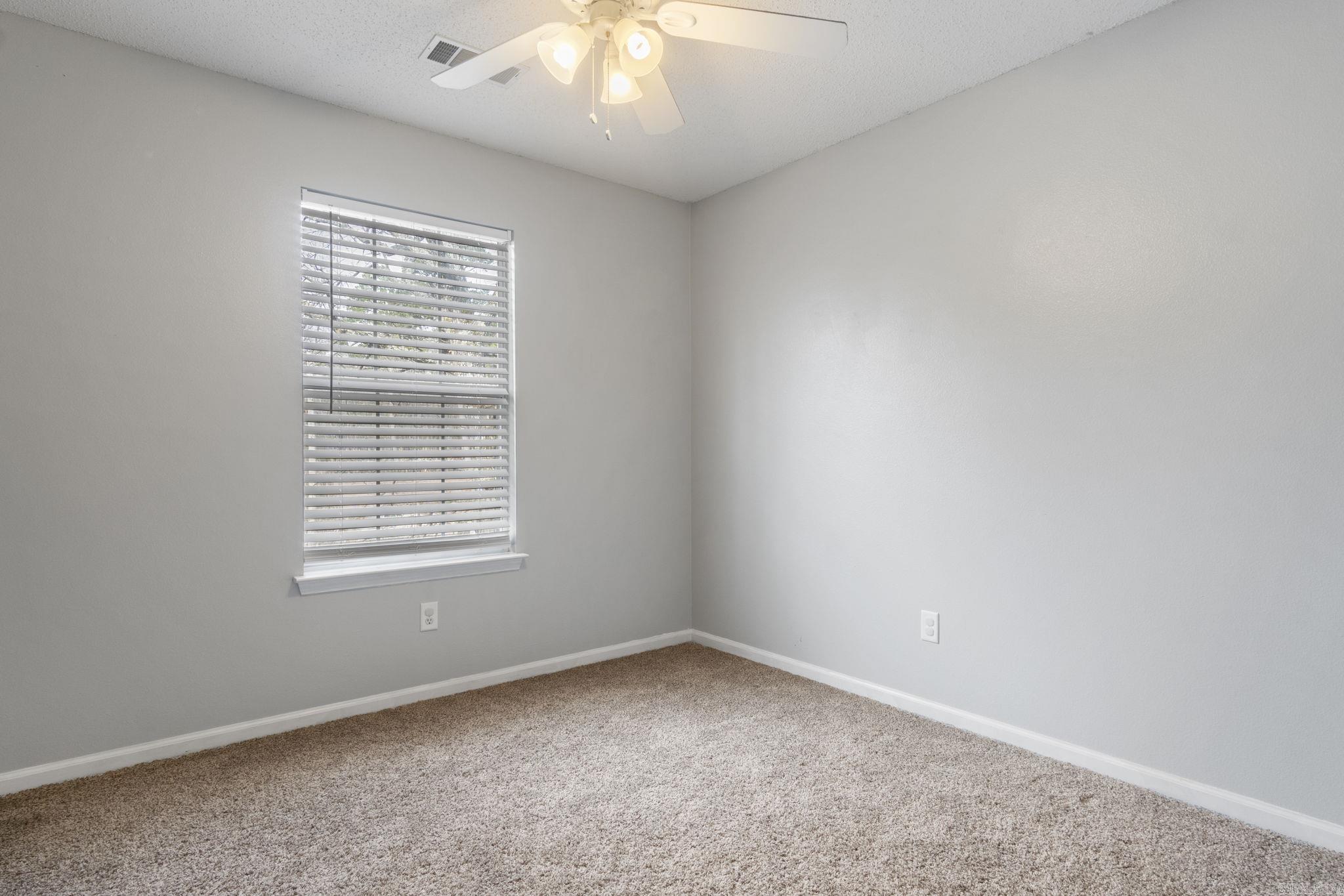 WESTHAMPTON - Residential