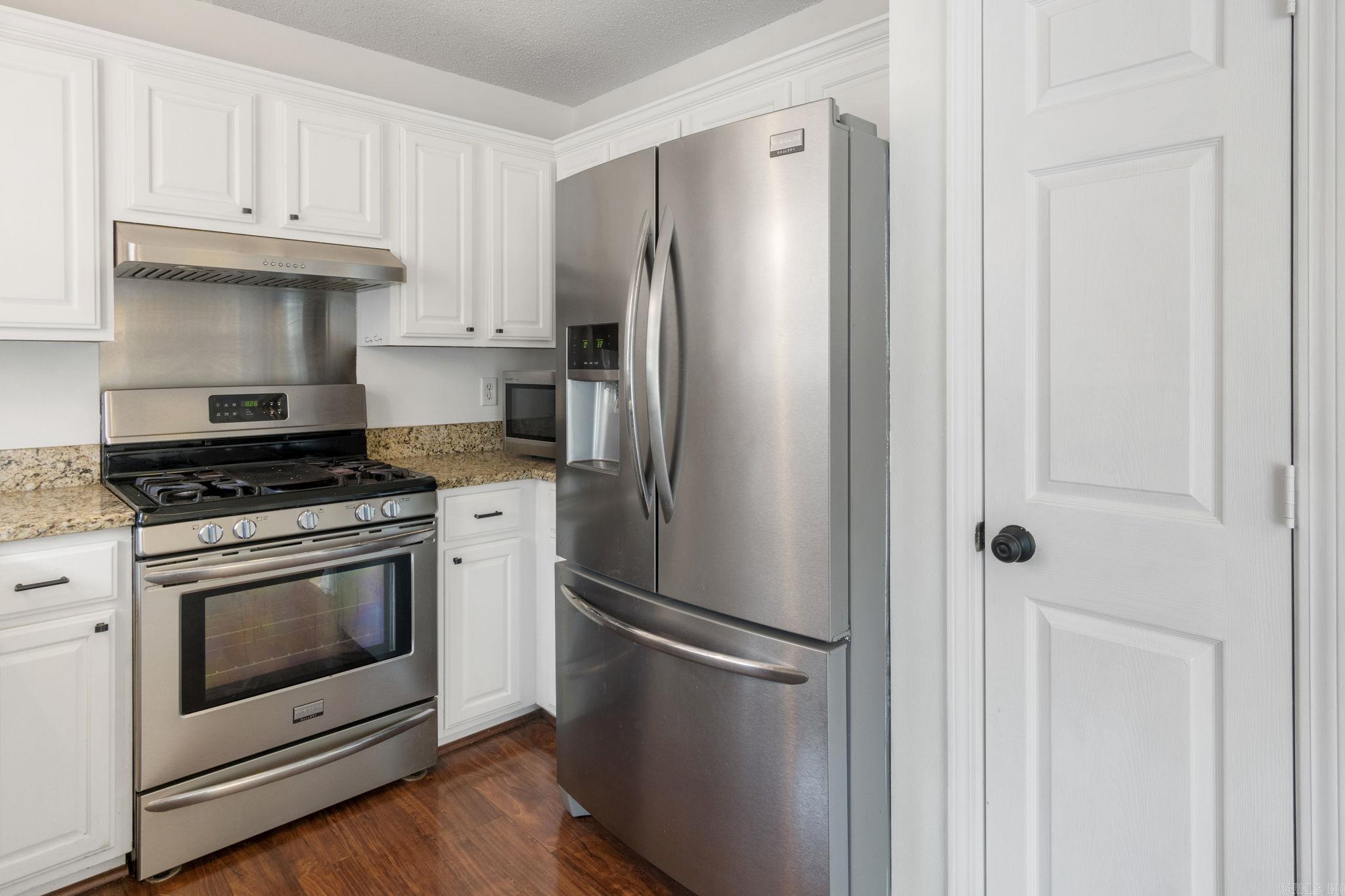 WESTHAMPTON - Residential