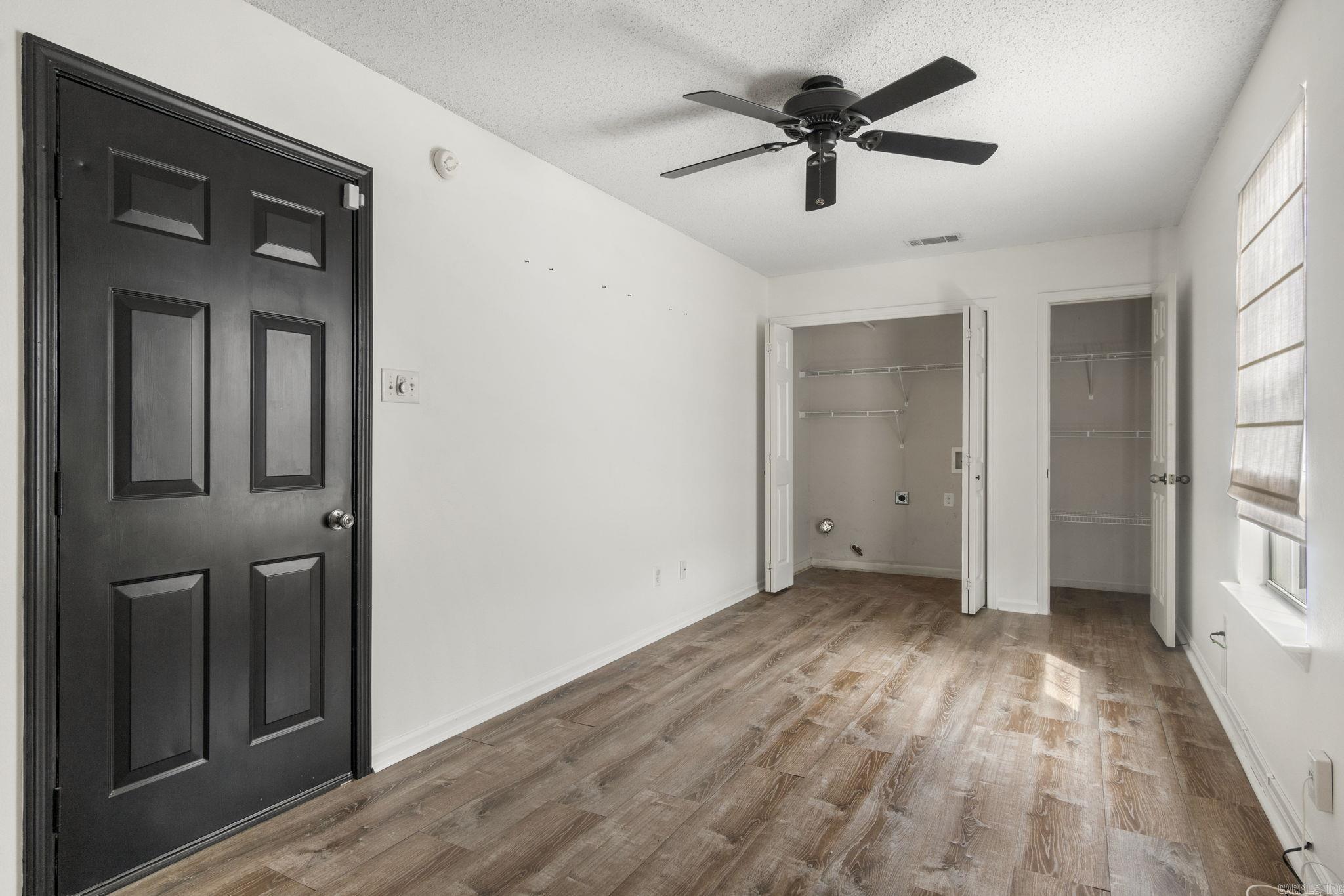 WESTHAMPTON - Residential