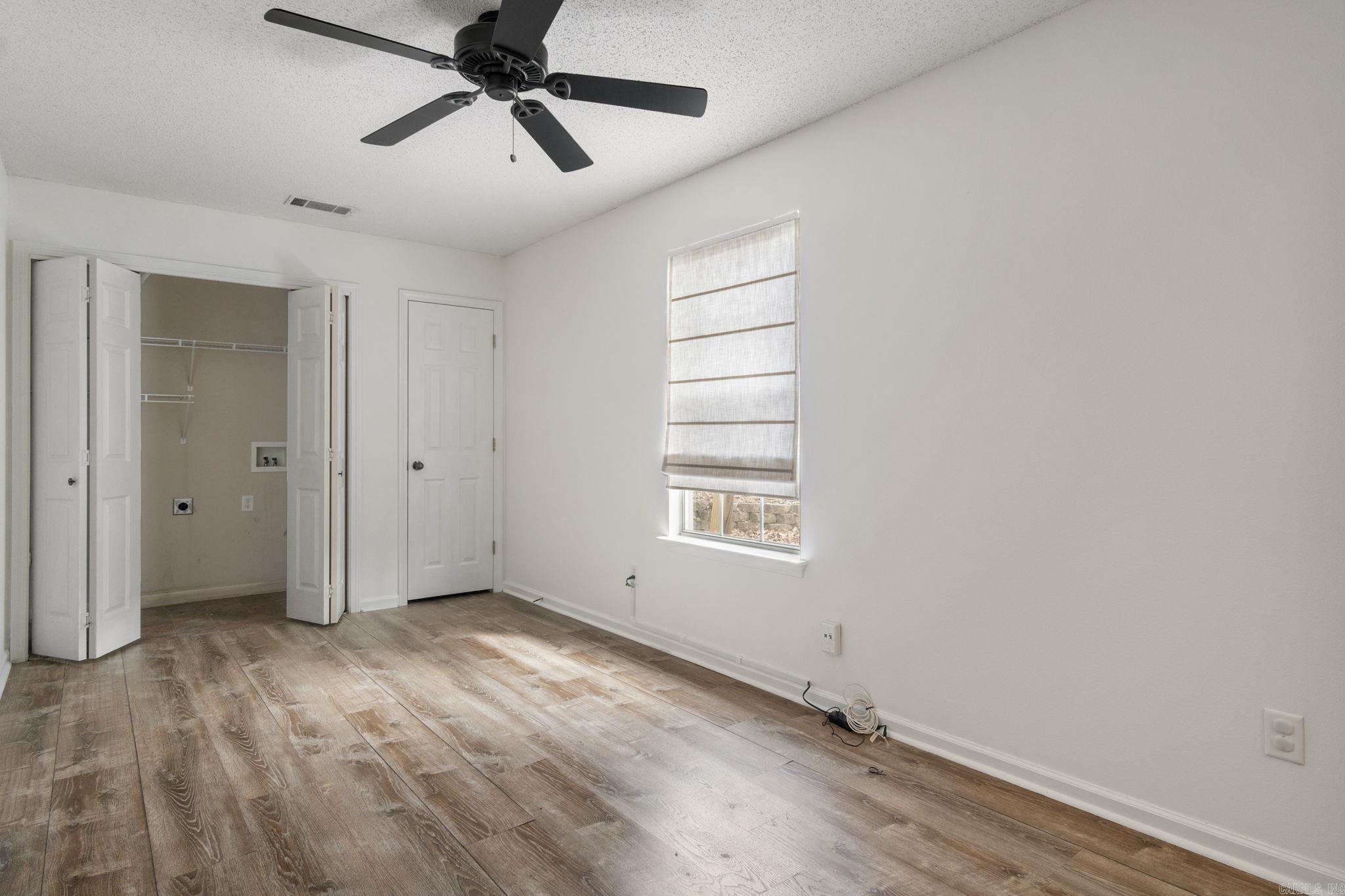 WESTHAMPTON - Residential