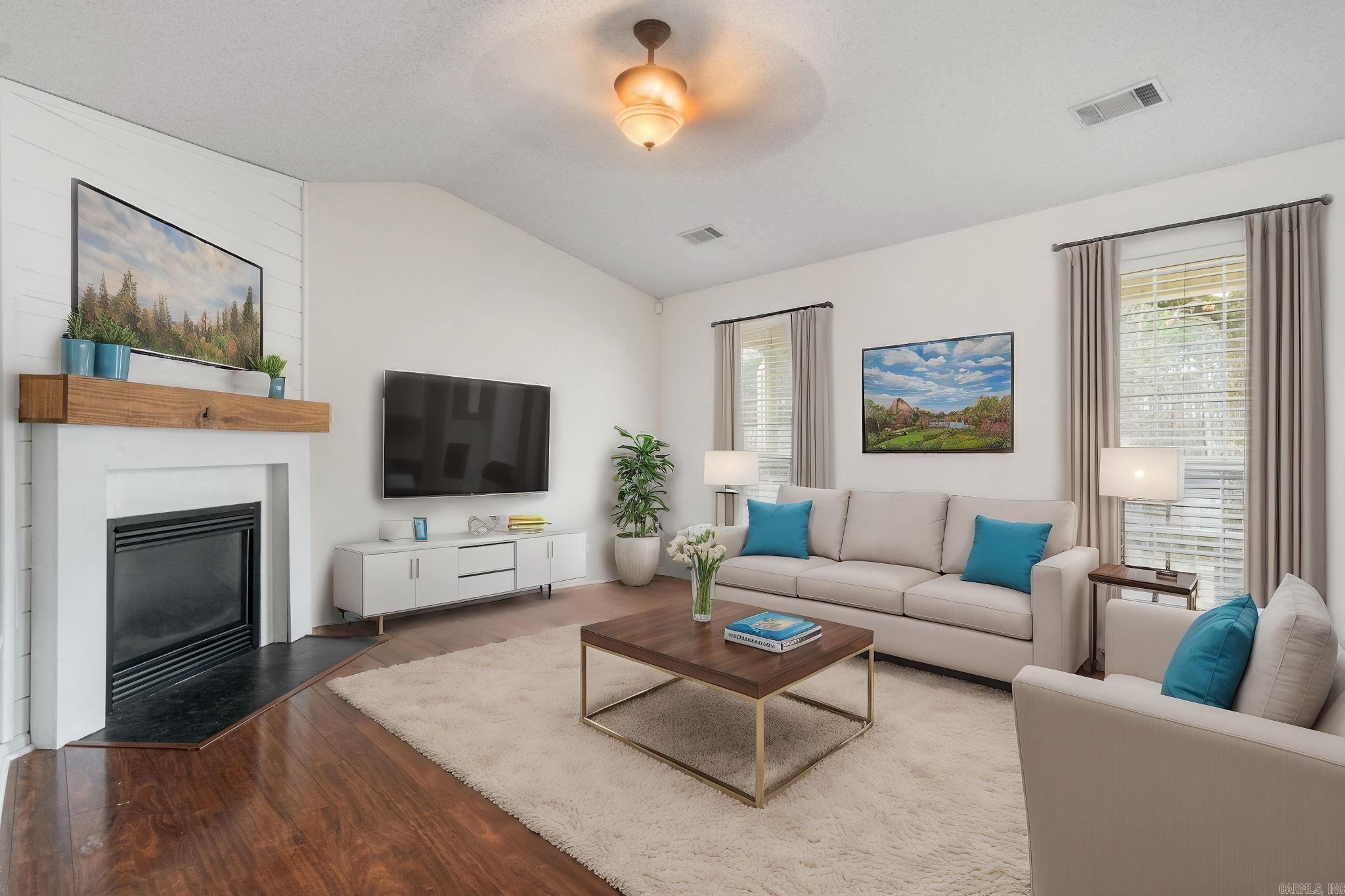 WESTHAMPTON - Residential