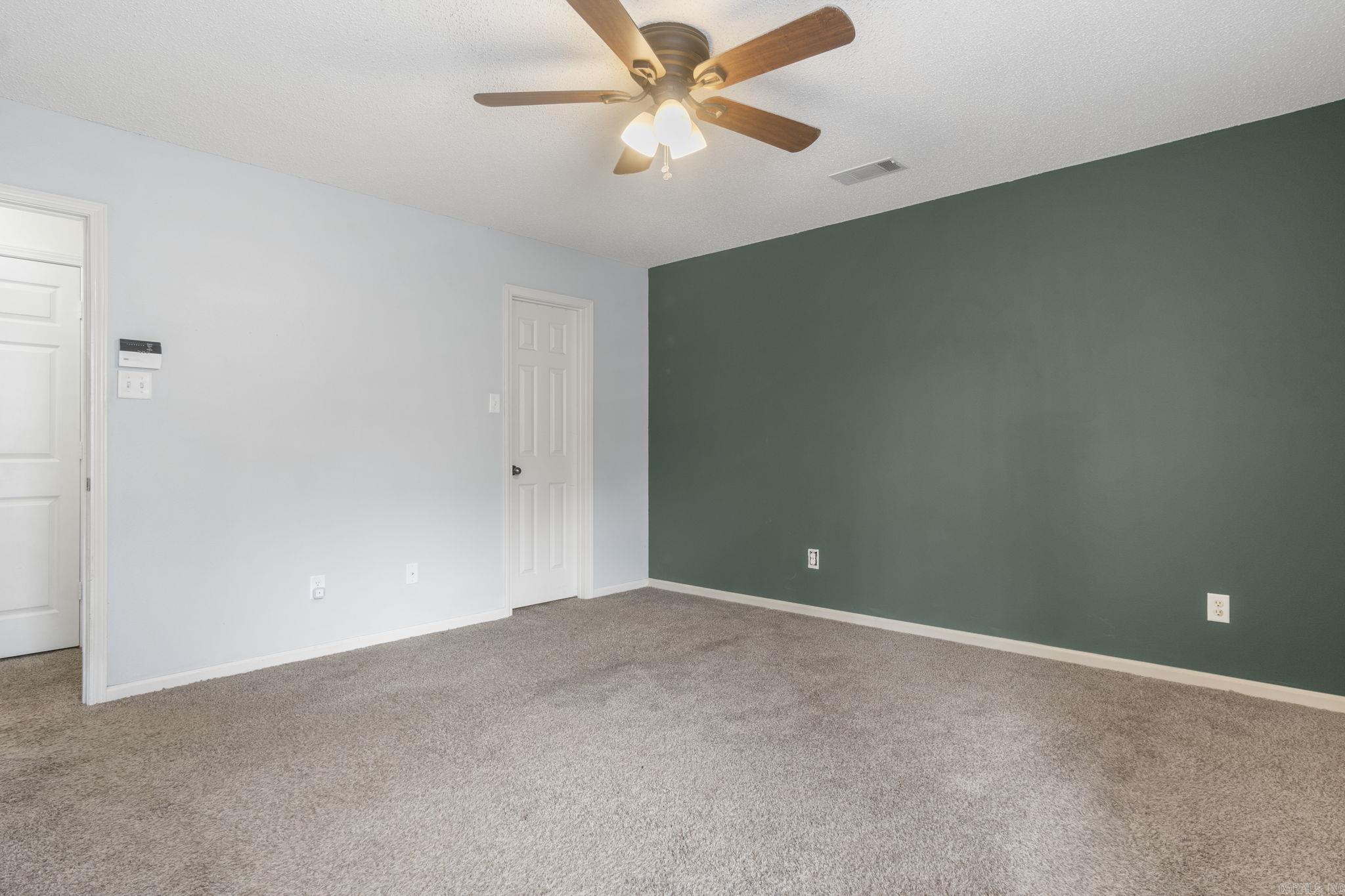 WESTHAMPTON - Residential