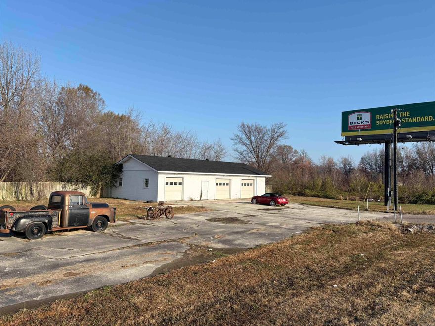 2819 N HWY 49 is an 1800 square foot shop sitting on nearly an acre of land. There is a lot of potential and many possibilities for this property. This property would be ideal for personal storage/warehousing, flee market, retail, or would be perfect for a small lawn care/landscaping business.