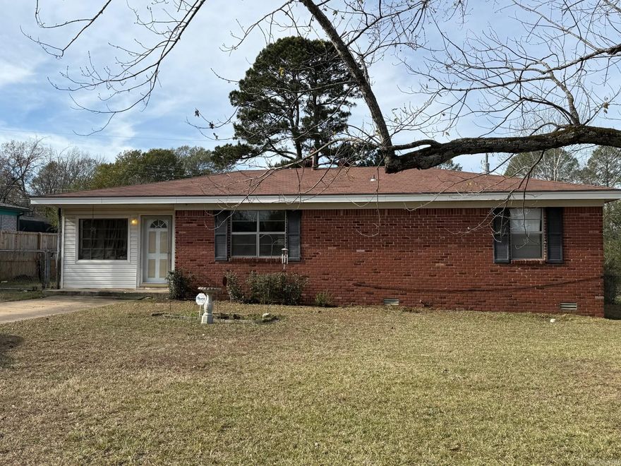 Super-duper deal, priced way below market value, has good bones but needs some cosmetic TLC. Great opportunity for an investor or a first-time buyer that loves to do DIY projects. Make this your home today! To be sold "as is" no disclosure available.