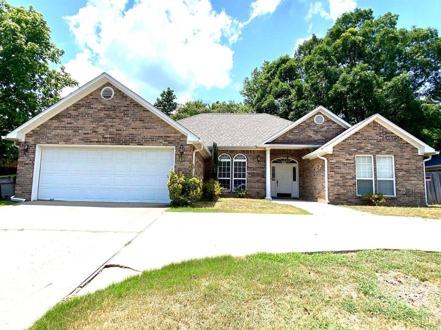 This all brick home in River Oak Subdivision has a new roof, and is located on a cul-de-sac street.  The split floor plan, with the main bedroom and bathroom separated by an open living room, dining room, breakfast area gives everyone their own space.  Enjoy the nice cozy fireplace in the winter, and the private backyard on warm days. It’s approximately 1/4 mile from the Saline River, and about a mile from shopping, dining, and the interstate.  Call today to schedule your showing!