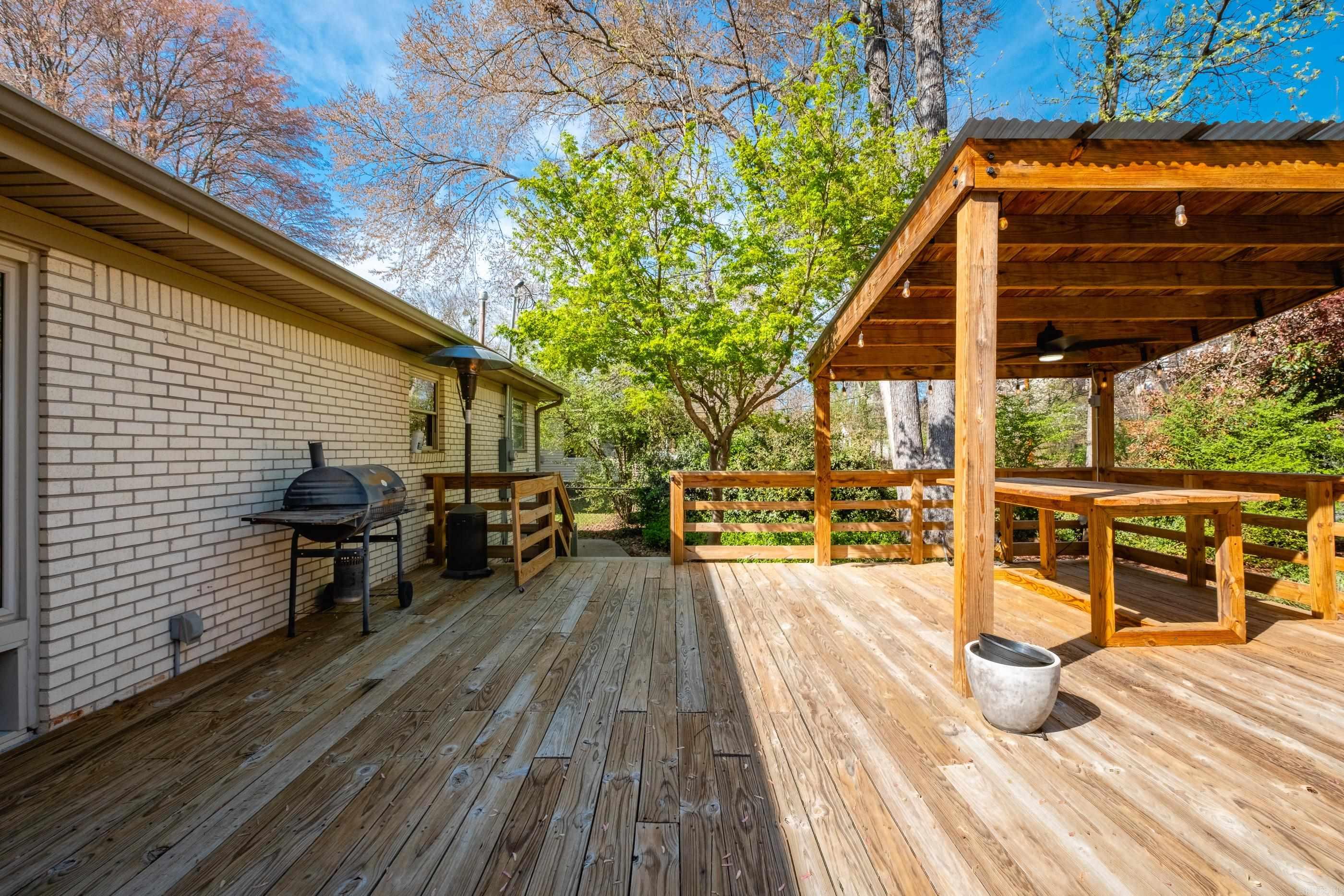 BROOK HOLLOW ADDN - Residential