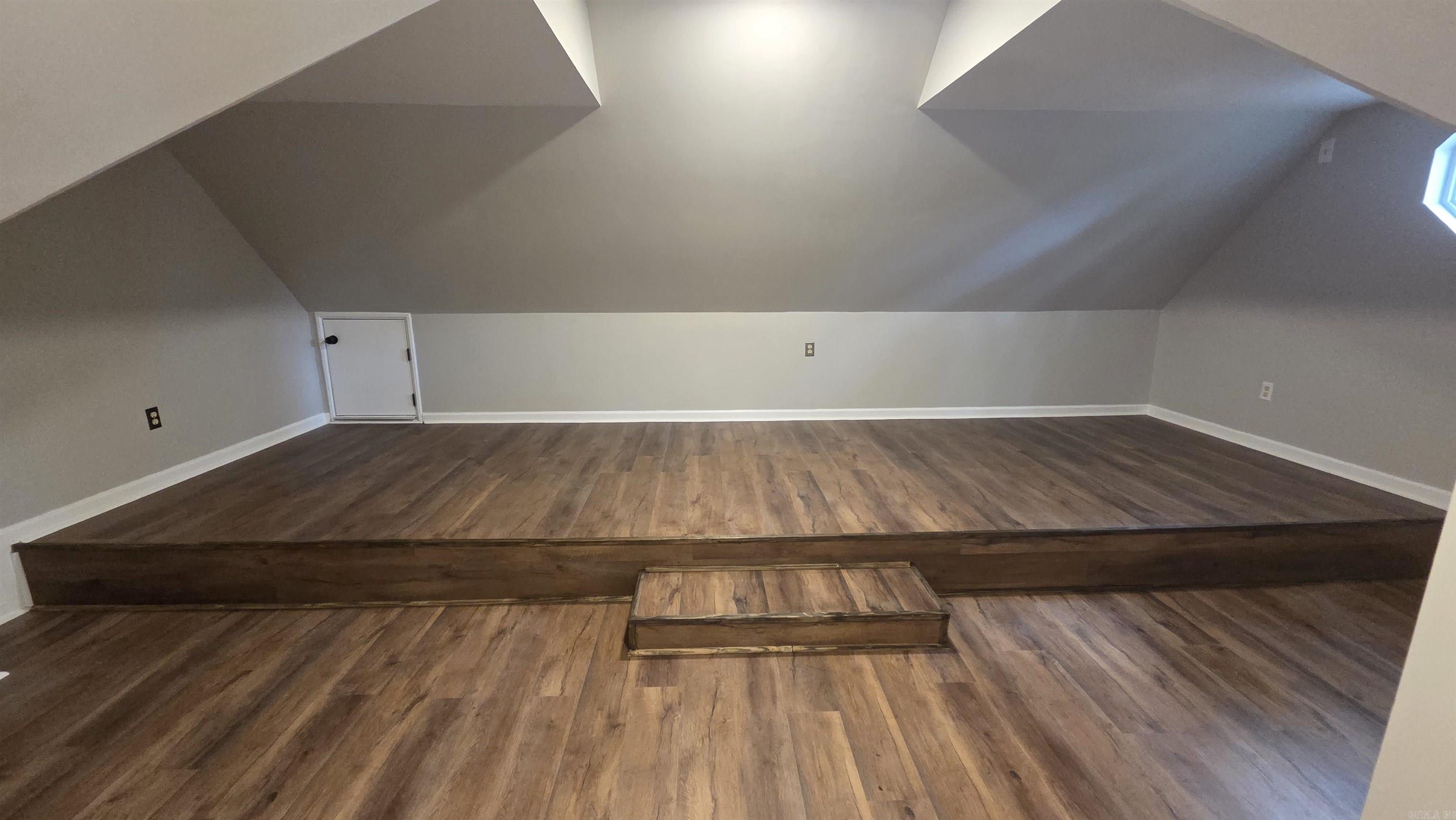 BLOOMFIELD HILLS - Residential