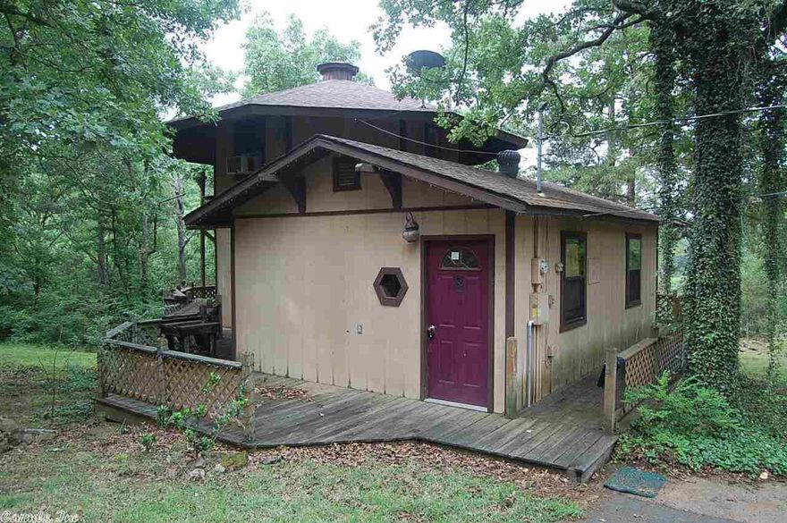 Unique 3 Bed 2 Bath Custom home on 3 acres. The seller requires any buyer requiring financing to complete a pre-approval loan application with Nationstar Mortgage. Call 888-668-5832 for pre-approval, information on loan products and other lender related questions." The buyer is not required to finance the purchase with Nationstar Mortgage. The commission is based on the NET sale price.