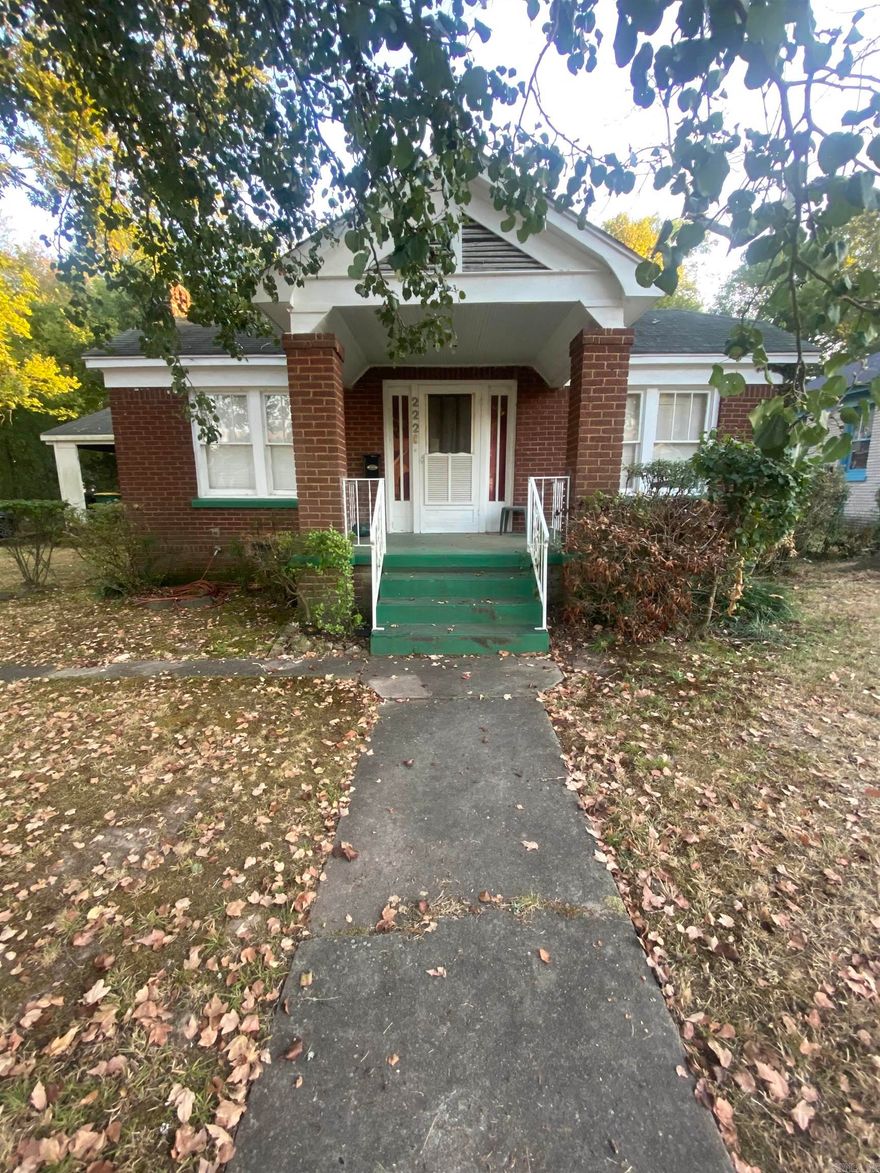 PARK HILL home for sale with ADDITIONAL 2 bedroom APARTMENT/Mother in law detached space! 2 HOMES on LARGE LOT! Great investment opportunity  in the desired PARK HILL Neighborhood!   BEING SOLD AS IS.    AGENTS SEE REMARKS for SHOWING