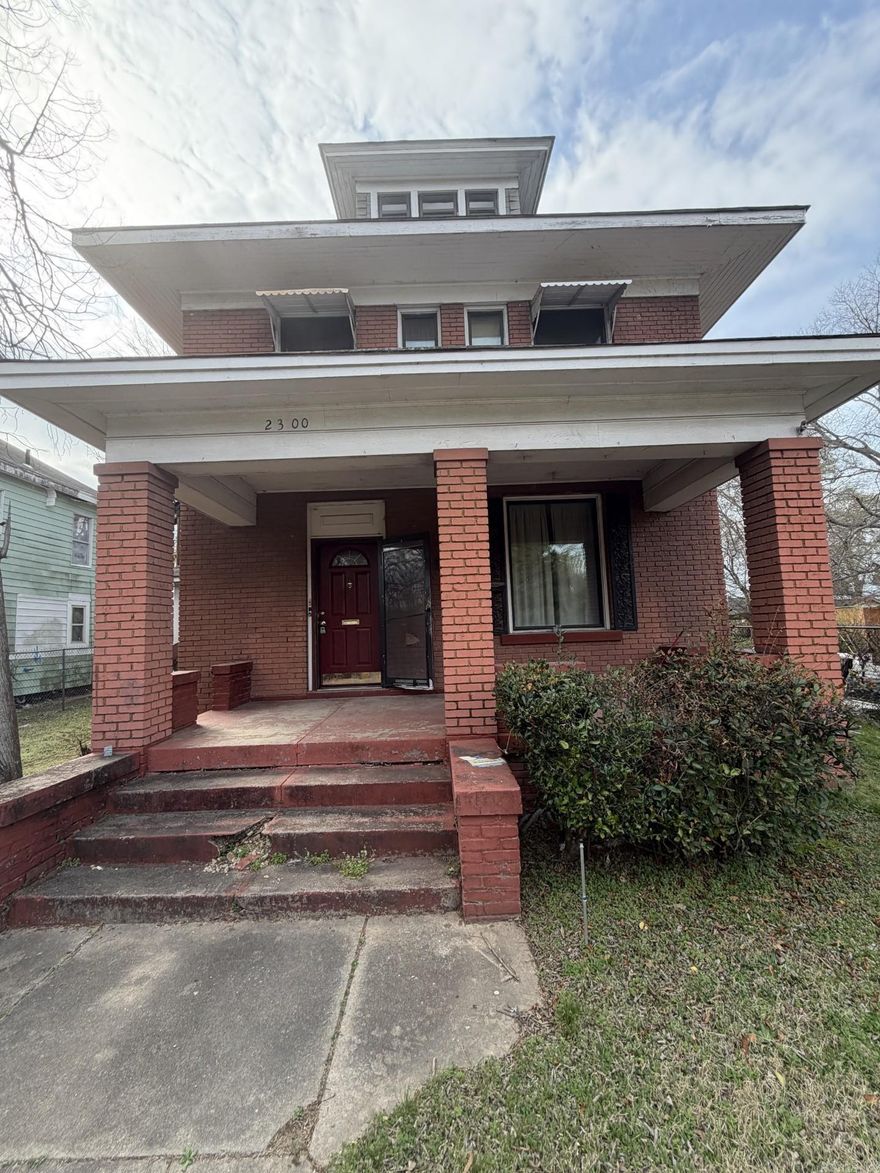Located in an established Little Rock neighborhood near the historic Little Rock Central High School area, this fixer-upper offers a compelling opportunity for buyers ready to take on a significant renovation project. The surrounding community reflects the city’s mid-century residential growth as Little Rock expanded around key employment centers, schools, and commuter routes, and today continues to attract attention for its accessibility and long-term potential.  This property is well suited for investors, renovators, or homeowners with vision who recognize the value of strategic improvement. The existing layout provides a foundation for redesign, modernization, and the creation of functional living space aligned with current preferences. Larger projects like this allow flexibility in planning, finishes, and future positioning—whether the goal is resale, rental use, or personal occupancy. Convenient access to shopping, dining, parks, and major thoroughfares supports both everyday living and investment logic. Offered as a project property, this is an opportunity to reimagine and add value in a well-established Little Rock location.