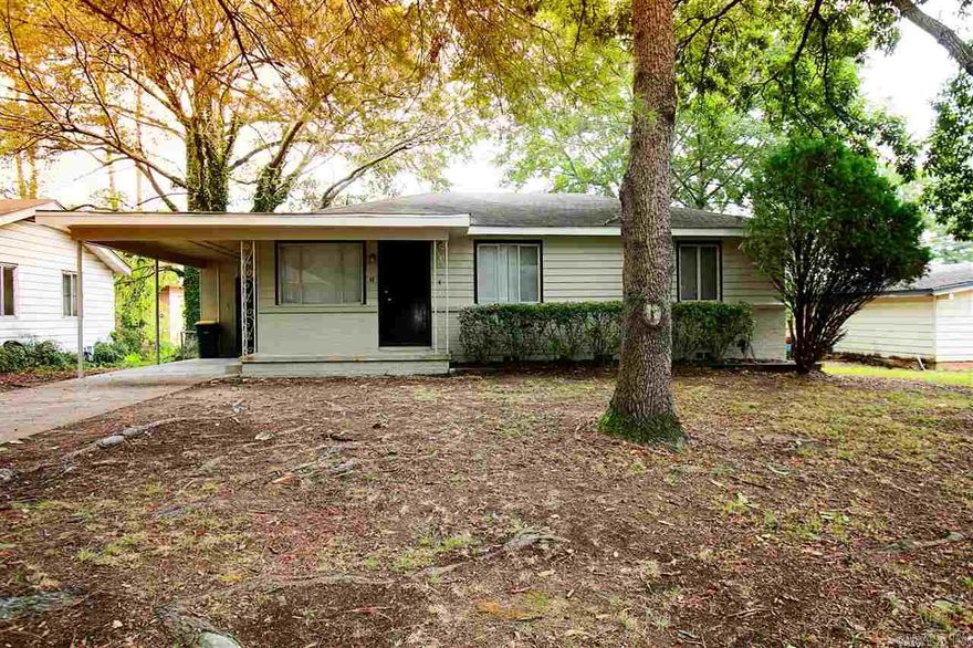 Come check out this Cozy Newly Renovated 3bd/1ba house in Little Rock ! New paint and flooring throughout entire house ! New kitchen appliances and counter tops ! Big back yard ! Great Location close to shopping and dining ! It won't last long !