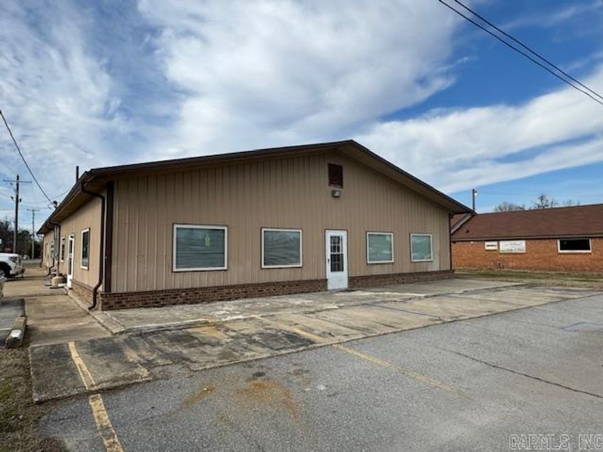 Excellent Commercial Opportunity in the heart of Hoxie AR! This all metal building offers easy access off the side road and plenty of customer parking. Excellent opportunity for retail or professional office space. This property has 2 entry doors and 2 bathroom creating an easy opportunity to convert into a duplex for additional rental income