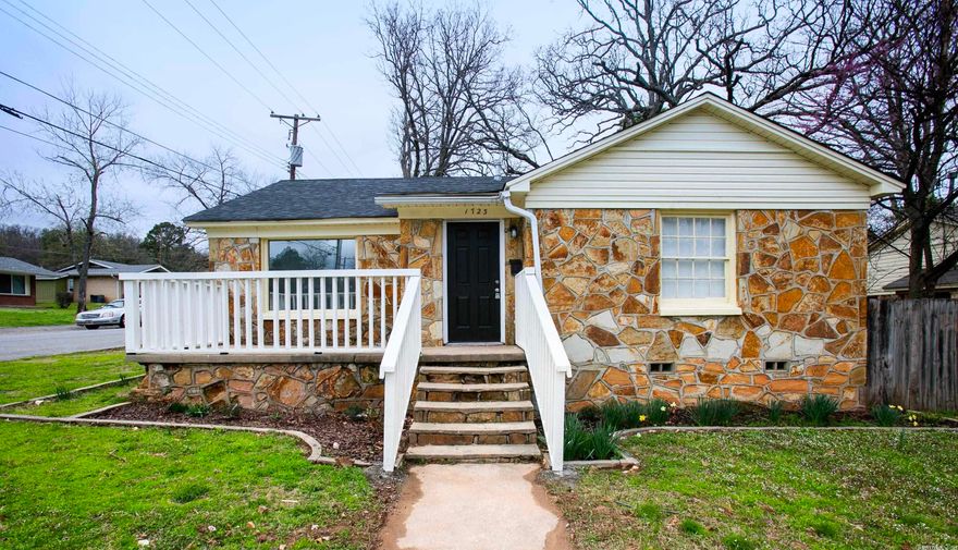 Ready for investors! Is selling with 1906 Flora, One bedroom with One bath home. Is located on the same lot as 1723 w 19th st.