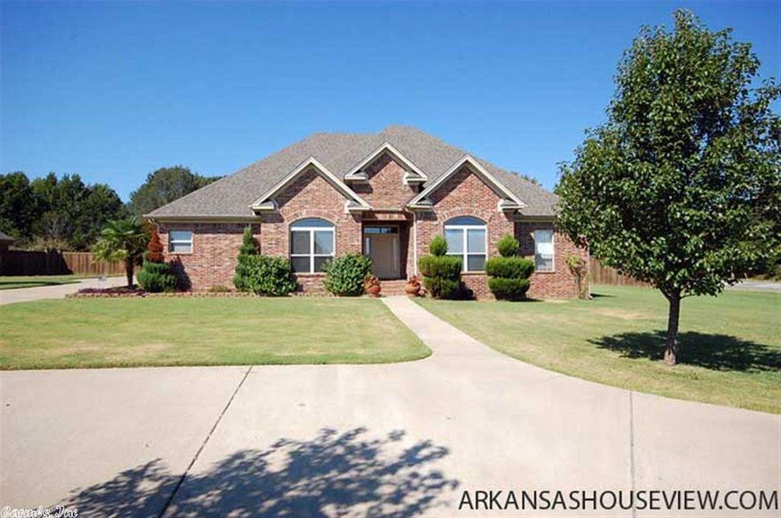 Beautiful home! Swimming pool, In-law suite, and Outdoor kitchen! Granite counter tops, stained cabinets, Stainless steel appliances, and double ovens make this kitchen perfect! Large living room, crown molding, formal dining room etc. The huge master bedroom had a master bath with a jetted tub, separate shower, his and her closets! 3 bedrooms in the house 1 bedroom in the In-law suite. 1.04 Acres w/outdoor kitchen! In-law quarters w/ LR, DR, kitchen, bedroom, bath! Flooring allowance See agent Remarks!