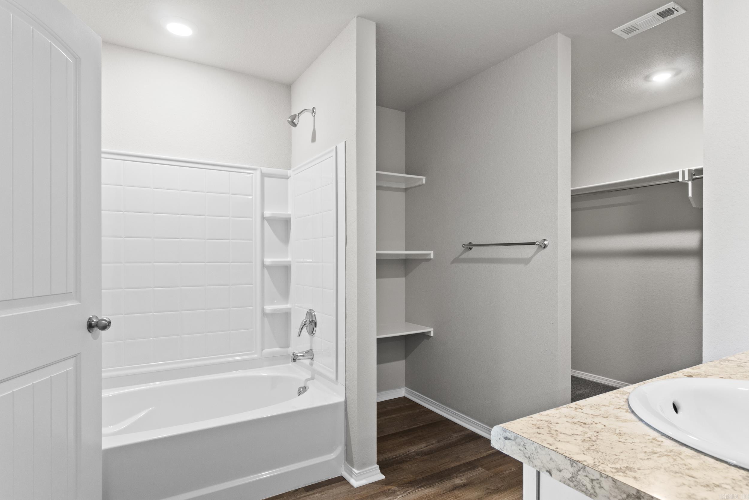 COUNTRY CLUB OF ARK THE - Residential