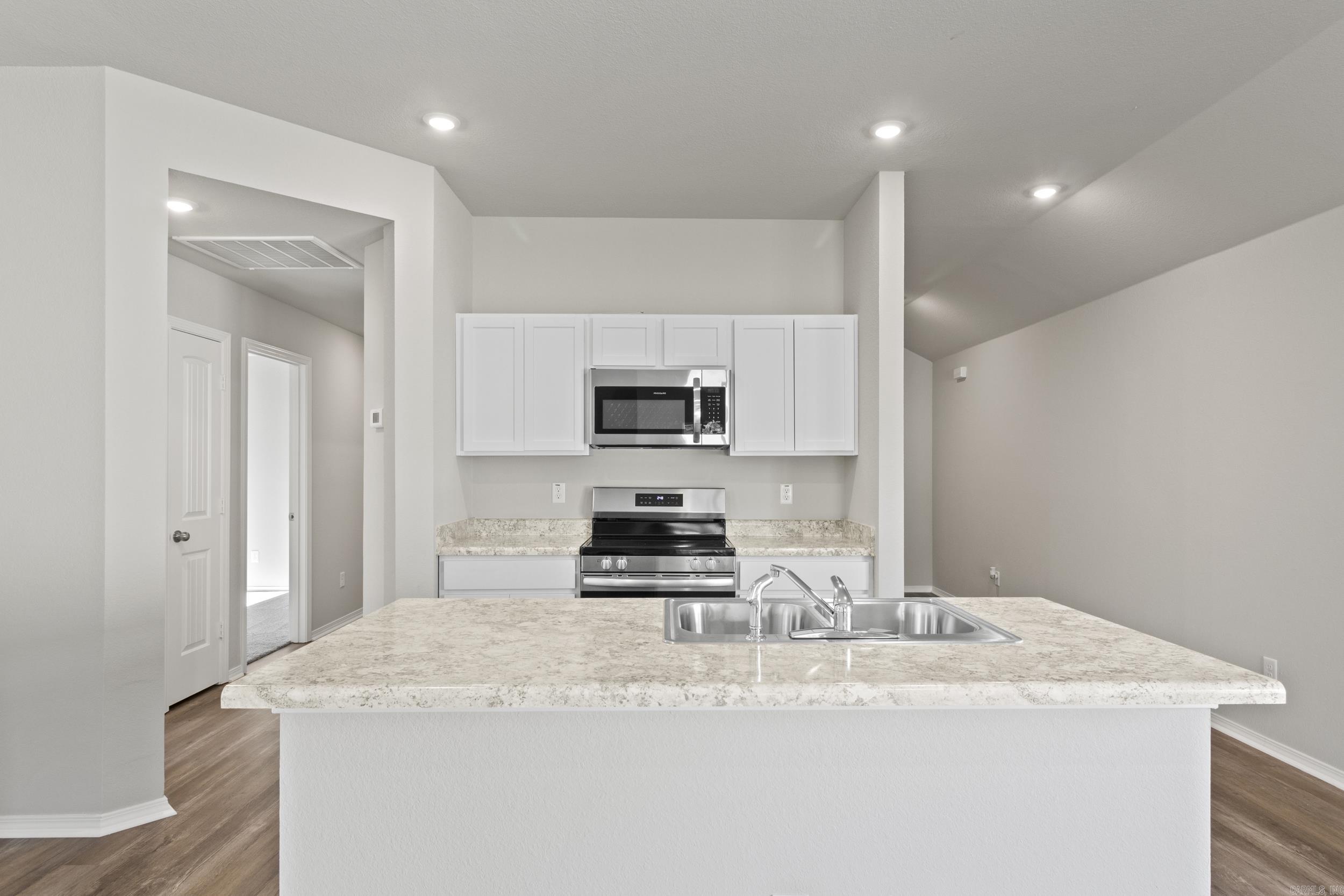 COUNTRY CLUB OF ARK THE - Residential