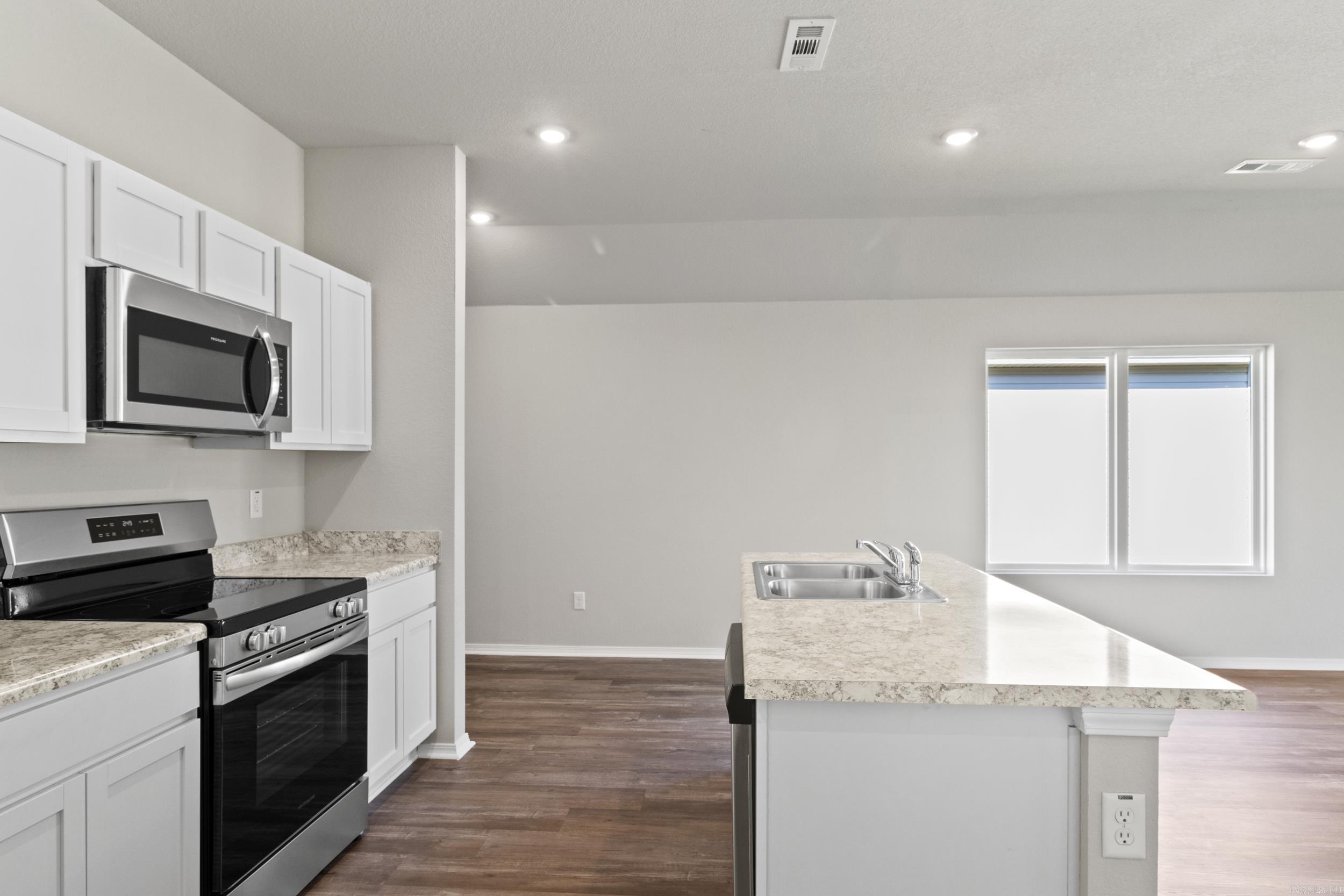 COUNTRY CLUB OF ARK THE - Residential