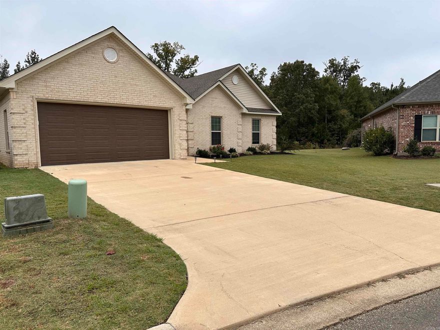 This home is located in the Mystic Golf Club area. Upon walking in the front door, you will love the open floor plan with all its light. The kitchen is open to the Family room, with stainless appliances(refrigerator stays),Granite counter tops, decorator lighting and plenty of cabinets. Great for entertaining! The Family room is spacious with a masonry fireplace which adds to the warmth of this home. There is a small office just off the kitchen. The primary bedroom is large with a coffered ceiling and in suite bath that is huge! Double vanities with Granite tops, separate tub and big shower plus walk-in closet. The two nice size guest rooms that share a bath. Because this home is in a cul de sac, it has nice big back yard with covered patio that has nothing but green space behind and is fenced.