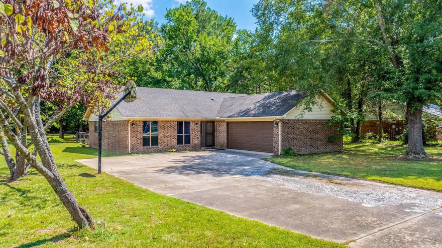 Very cute well maintained home in an established suvision in West Conway. Home has new paint and carpeting and is on a huge lot (.74)  3 bedrooms and 2 baths. Home is close to schools and shopping.  This home is a must see