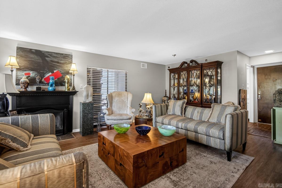 FOREST HILL COND - Residential