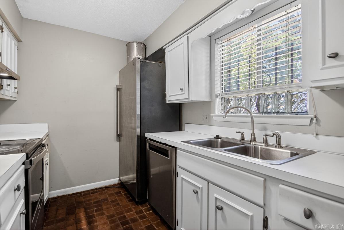 FOREST HILL COND - Residential