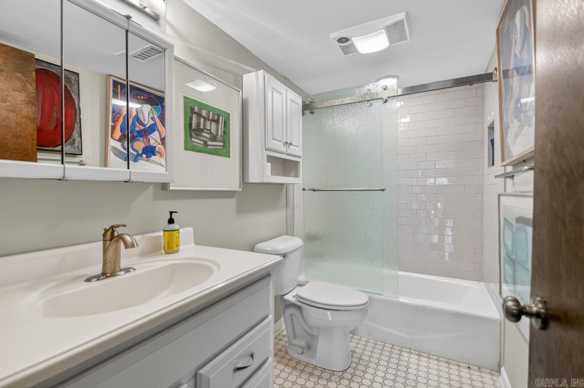 FOREST HILL COND - Residential