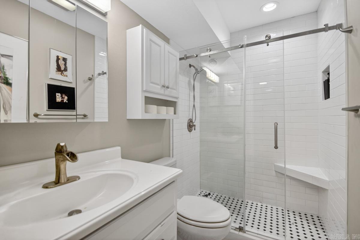 FOREST HILL COND - Residential